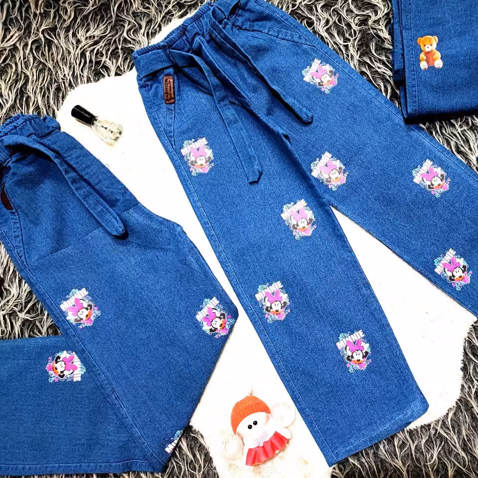 شلوار میکی موس نیم بگ دخترانه .جنسش با لی برابری میکنه .قد 70,80 ،90 موجود