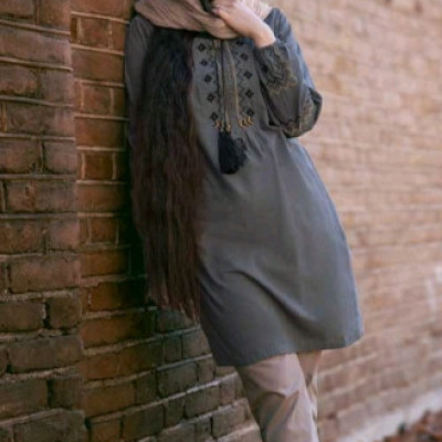 مانتو جلو بسته کوتاه گلدوزی شده الیاف طبیعی مدل دریا