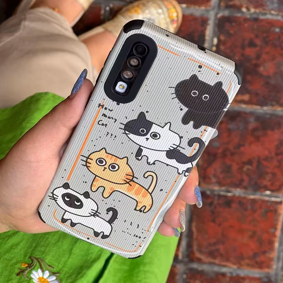 قاب گوشی موبایل مدل گربه های شهرمون جنس کبریتی برای اندروید
