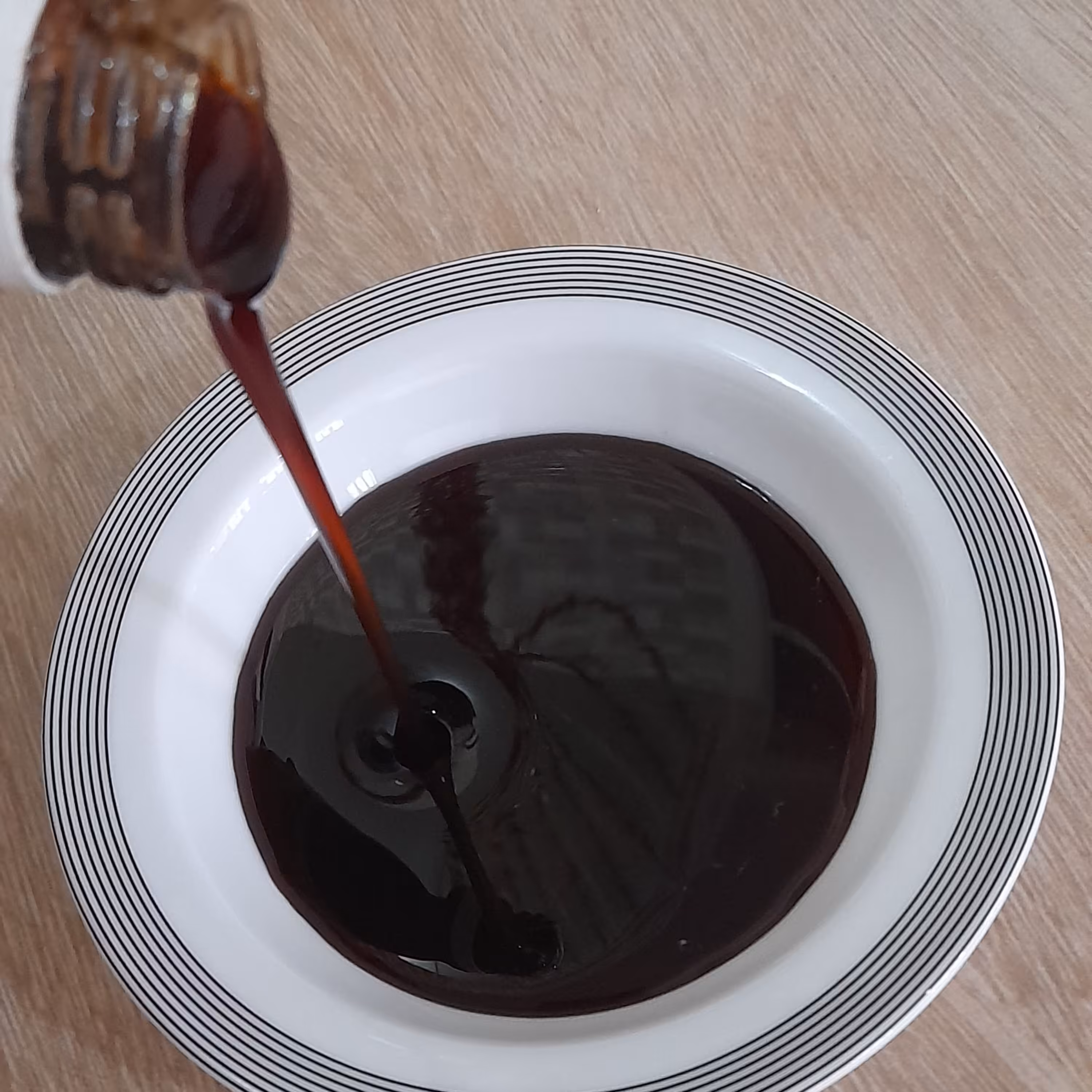 شیره انجیر طبیعی در بطری های نیم کیلویی