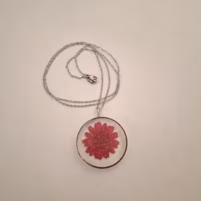 گردنبند بابونه رزینی با زنجیر استیل