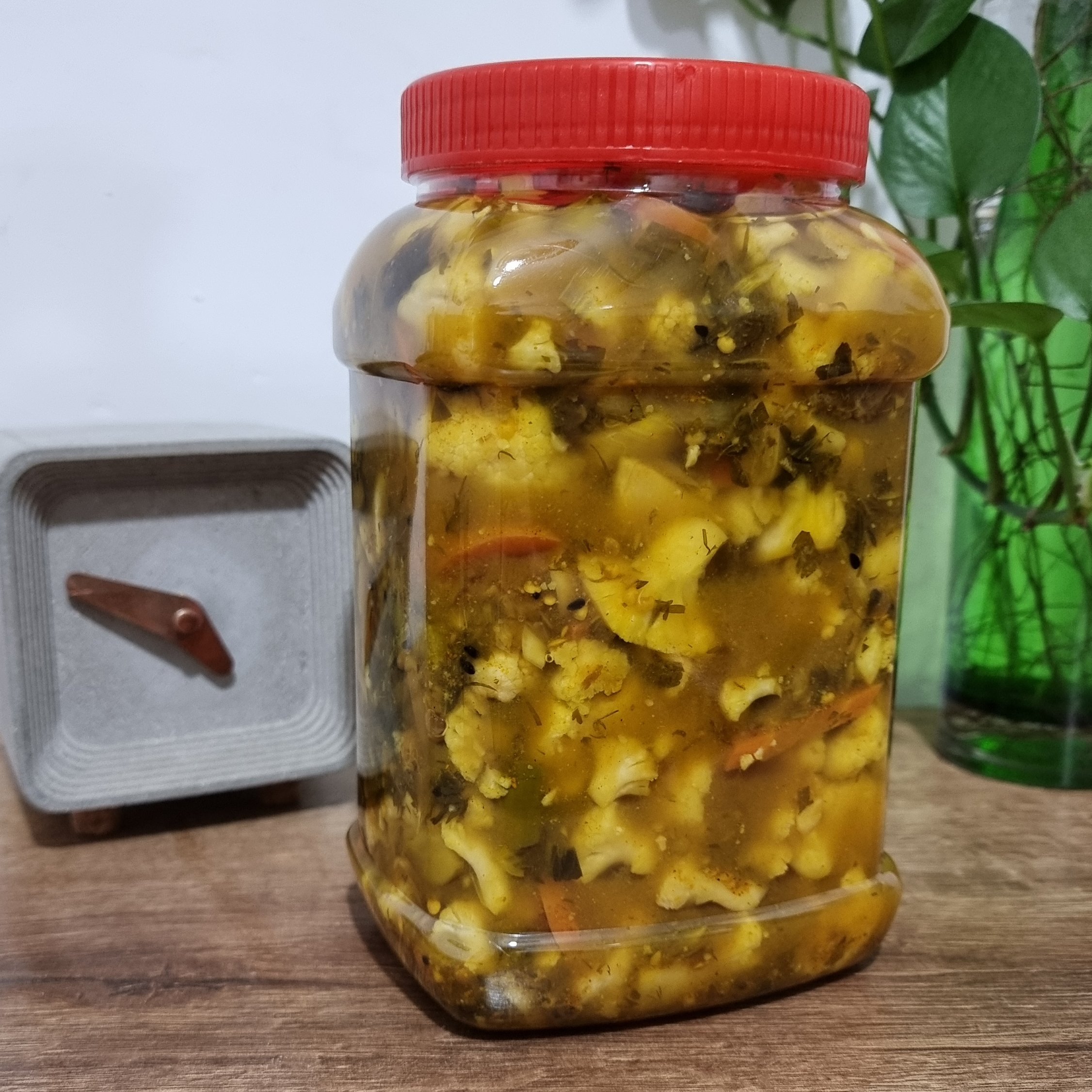 ترشی مخلوط  تازه جا افتاده 1.5 کیلویی