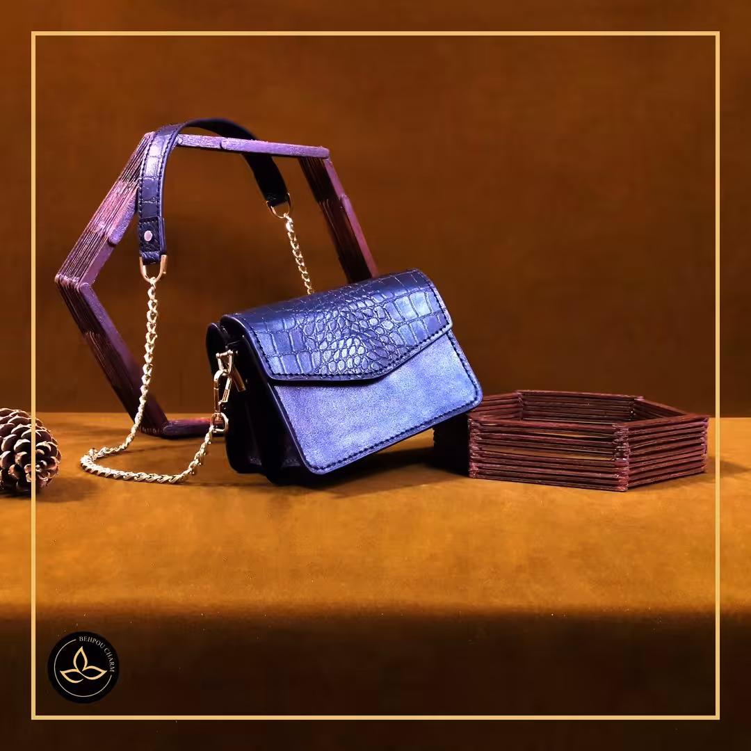 کیف زنانه دوشی چرم طبیعی گاوی دست دوز مخصوص مهمانی- رنگ مشکی طرحدار و ساده