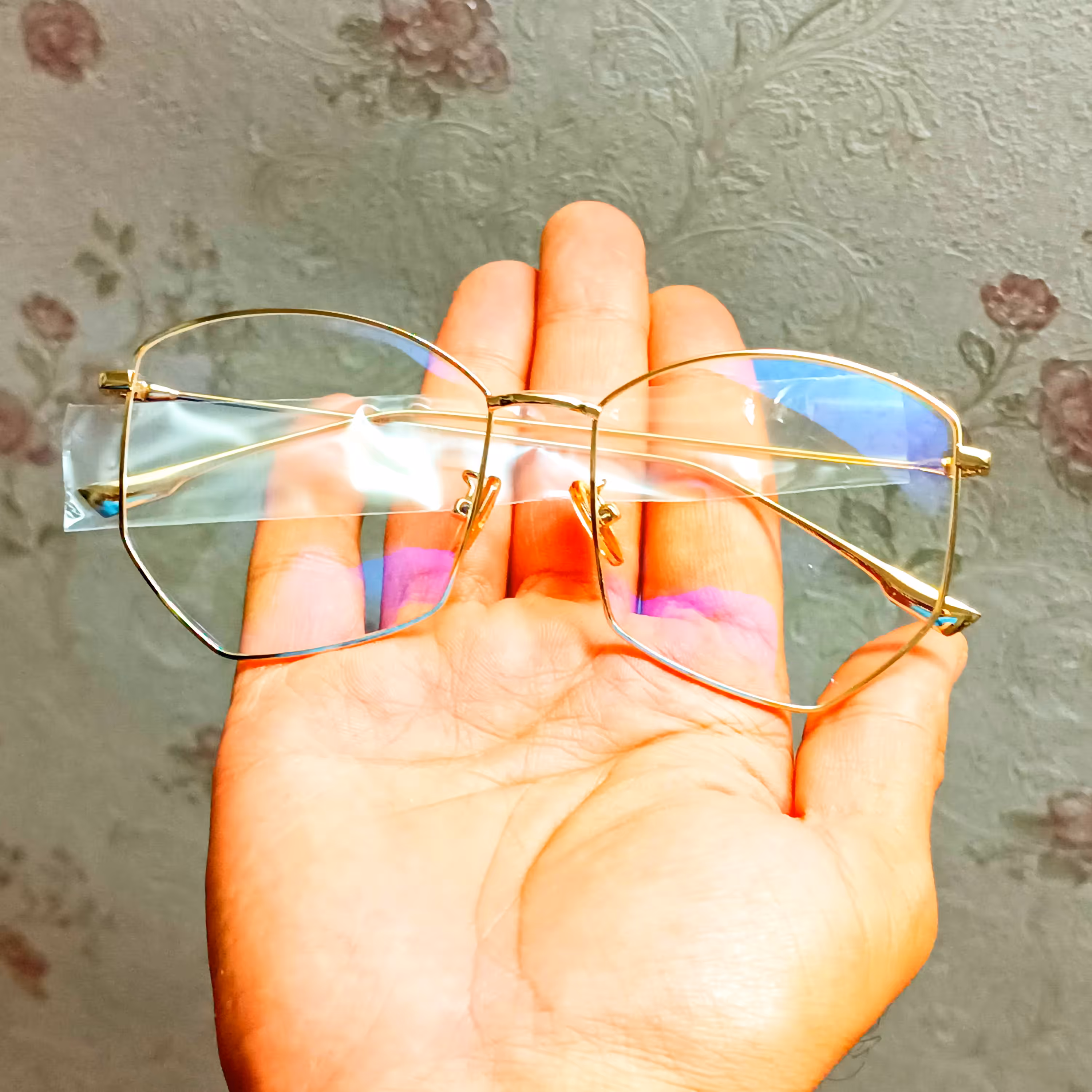 عینک آنتی رفلکس uy400مخصوص کار با کامپیوتر و گوشی موبایل جنسیت فریم تمام قاب فلزی سایز بزرگ رنگ طلایی همراه با جلد و دست