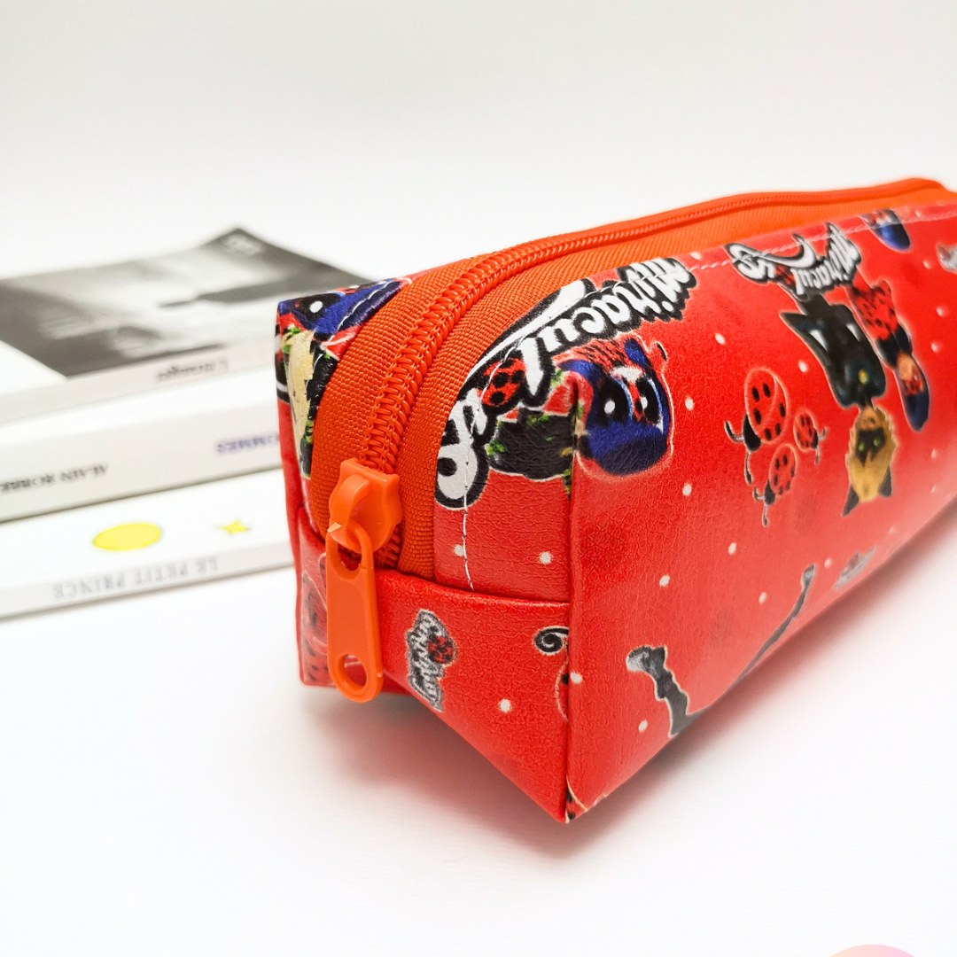 جامدادی فانتزی طرح دختر کفشدوزکی تک زیپ چرم مصنوعی