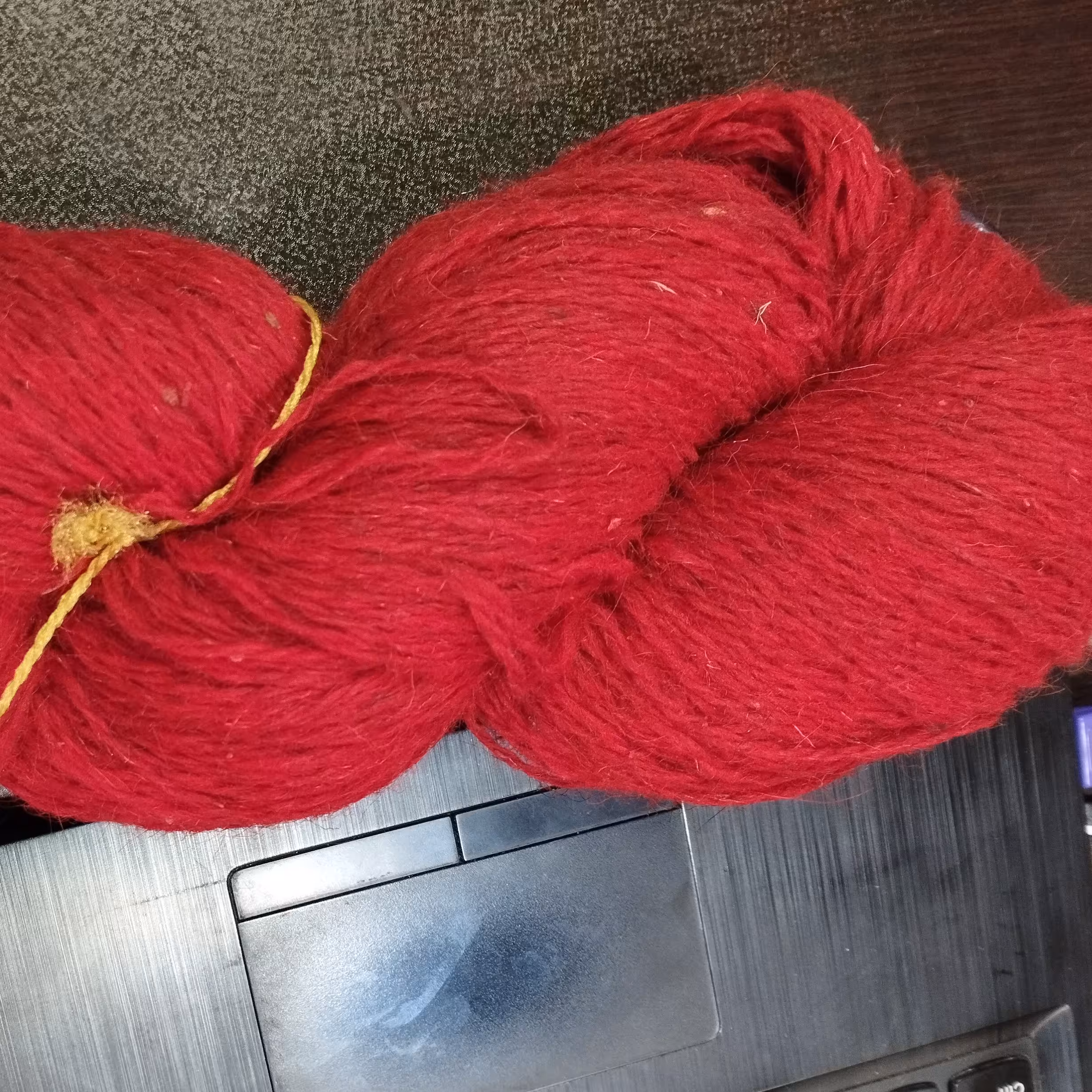 پشم دولا پیچ  کاشان درجه یک                                     هزینه پستی به صورت پس کرایه درب منزل دریافت می شود