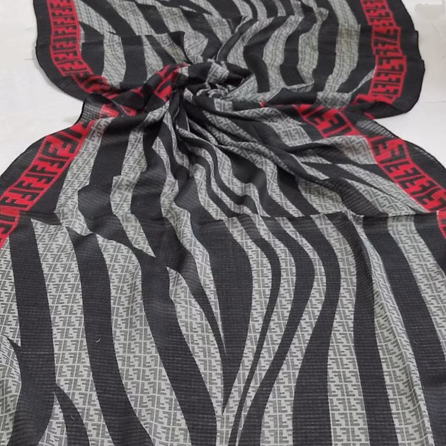 حراج شال زنانه جدید دارای رنگبندی