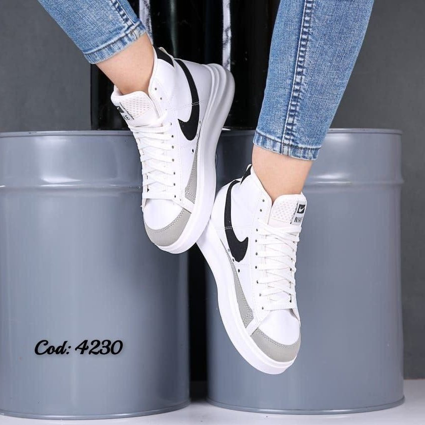 حراج ویژه نیم بوت زنانه و دخترانه با طراحی بی نظیر 