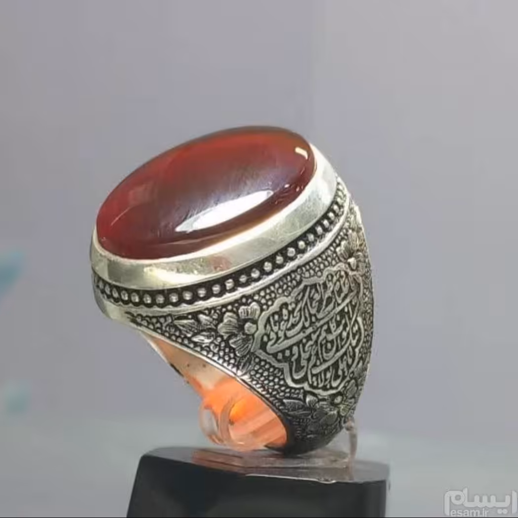 عقیق سرخ آبدارخوش رنگ ودرجه یک خط منقش به آیت الکرسی کامل تافیهاخالدون(بغل رکاب)