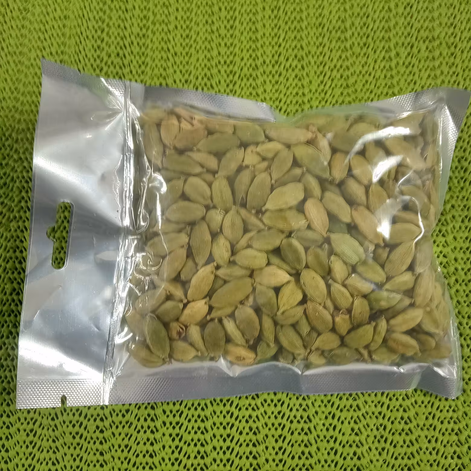 هل اکبری بنفش درشت - با وزن تقریبی 100 گرم - فروشگاه از مزرعه