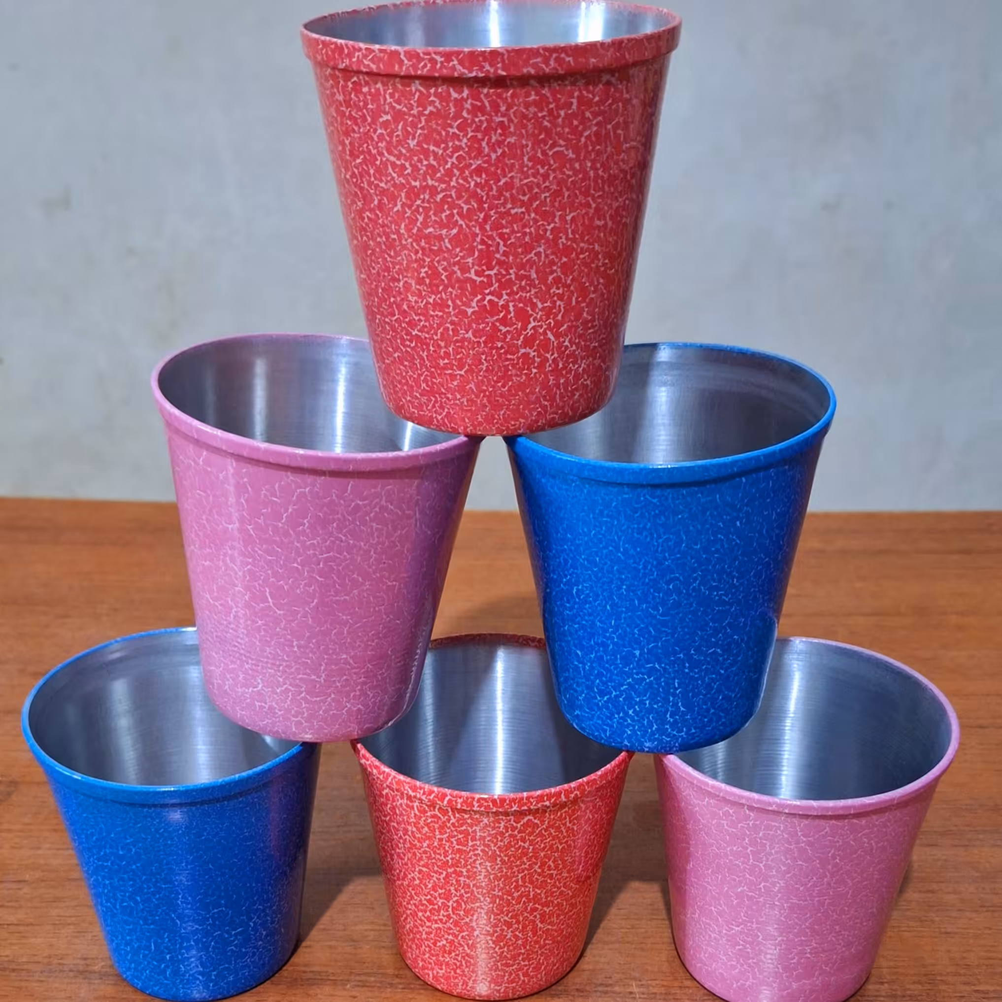 لیوان آلمینیومی(روحی) رنگی. رنگهای مختلف.اندازه متوسط 