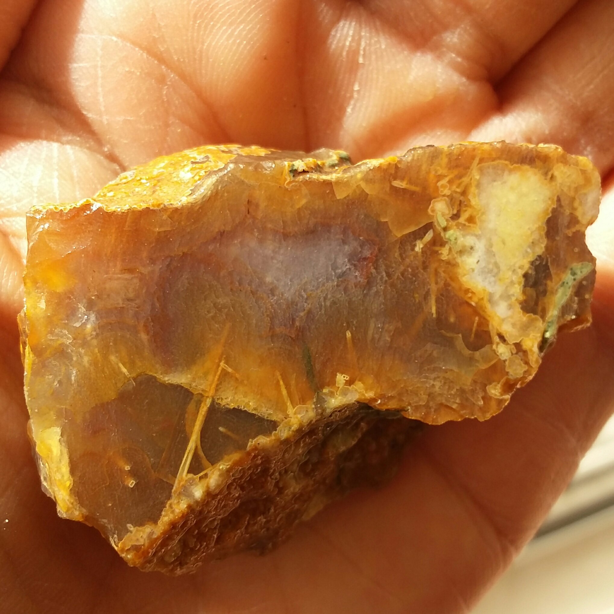 اسلایس سنگ راف عقیق عسلی پر رنگ رتایل دار خاص 100 در 100 طبیعی شاهکار خلقت