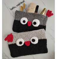 جامدادی و کیف آرایش  بافتنی جغد بسیار جادار  و با کیفیت بافته شده رنگ بندی به دلخواه قابل تغییر میباشد