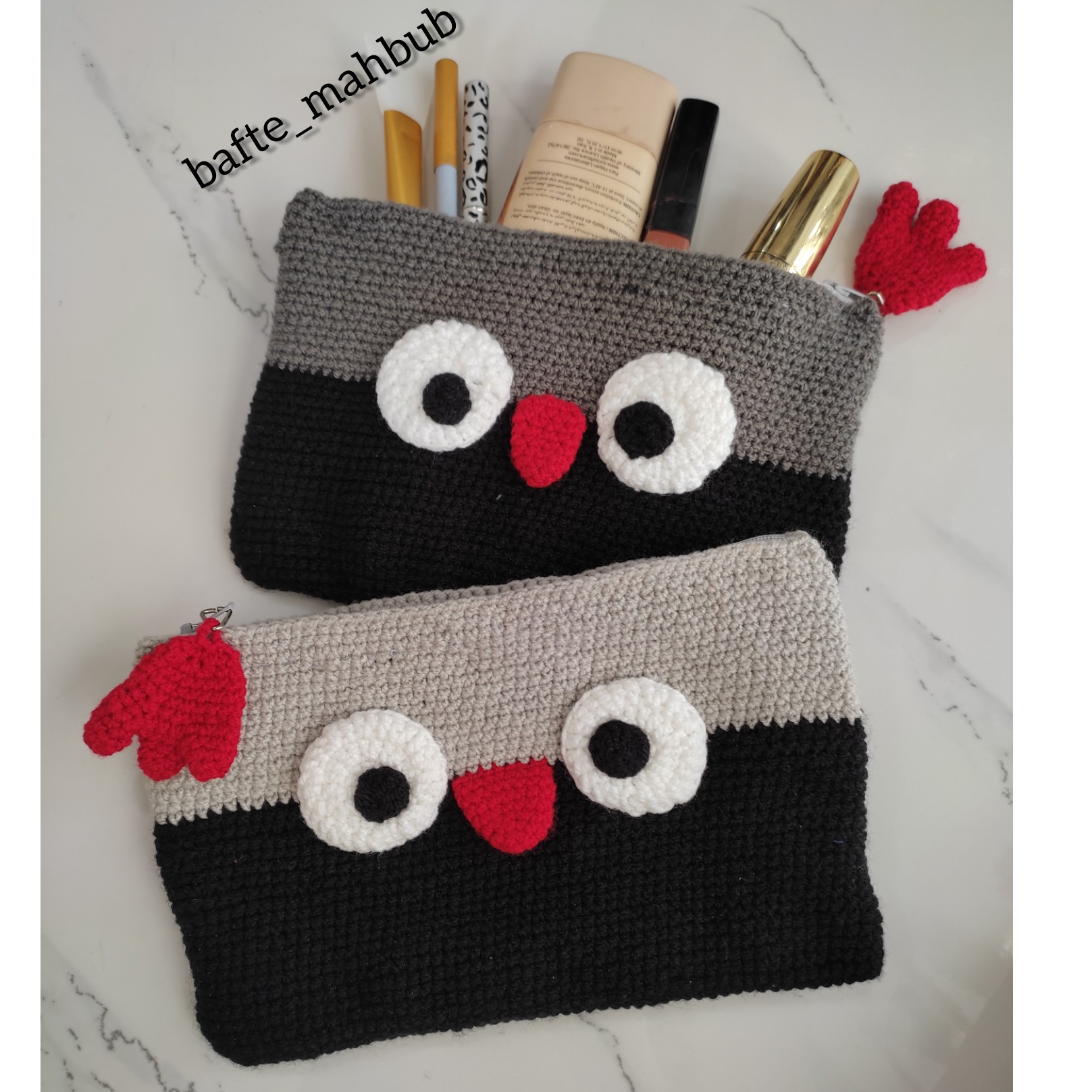 جامدادی و کیف آرایش بافتنی جغد بسیار جادار و با کیفیت بافته شده رنگ بندی به دلخواه قابل تغییر میباشد