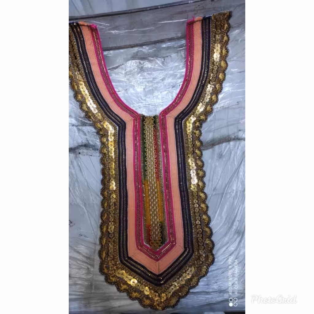 یقه سنتی  کار دست شیک و جدید  رنگ بندی داره فروش بصورت کلی و جزیی