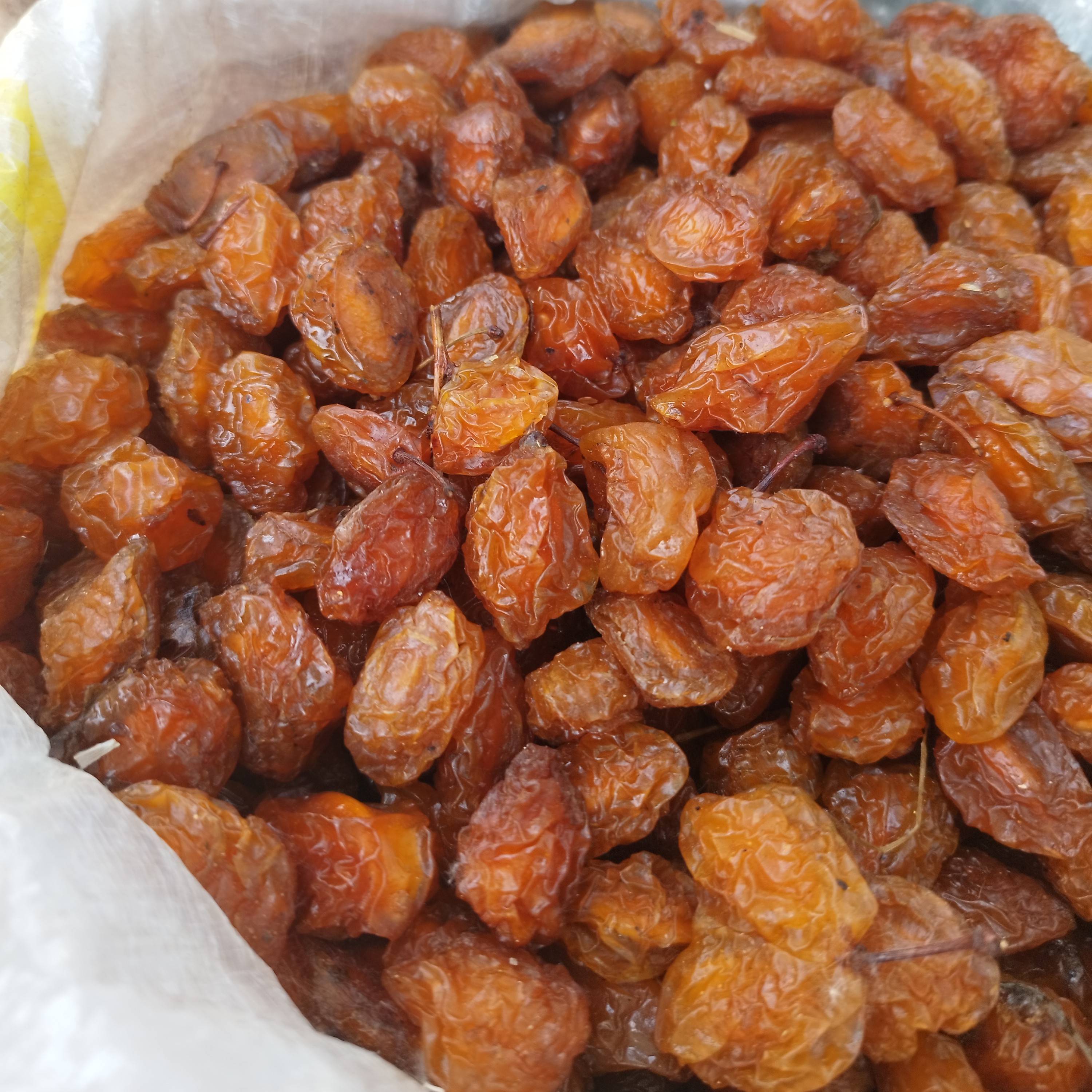 آلوخشک درجه یک (یک کیلو) تمیز و یک دست خورشتی