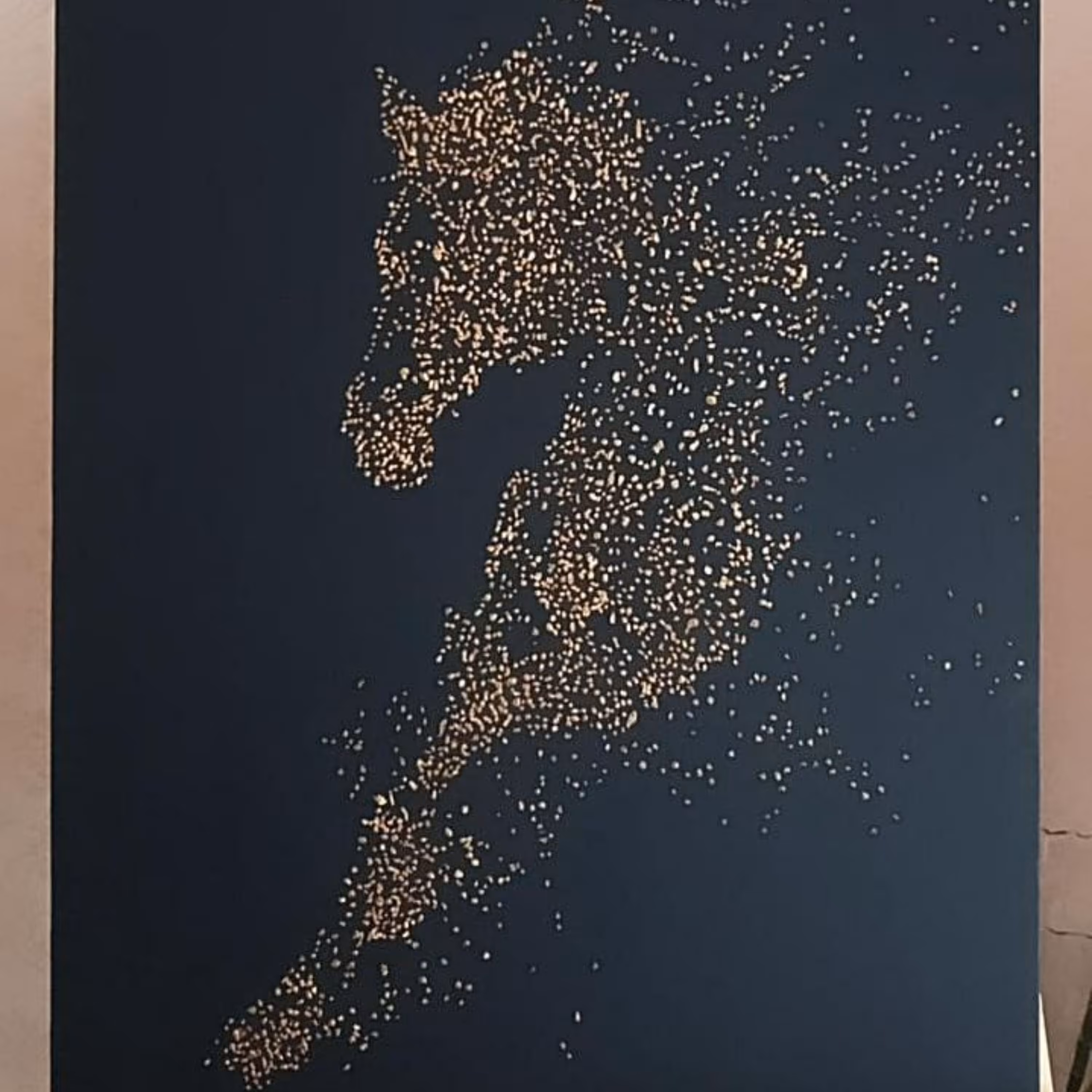 تابلو دکوراتیو اسب اجرا شده با تکسچر و مایع ورق طلا قابل اجرا در ابعاد مختلف 