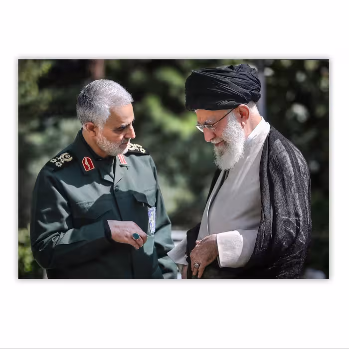 تابلو شاسی مدل شهید سردار قاسم سلیمانی و آیت الله خامنه ای سایز 10 در 14 کد 3