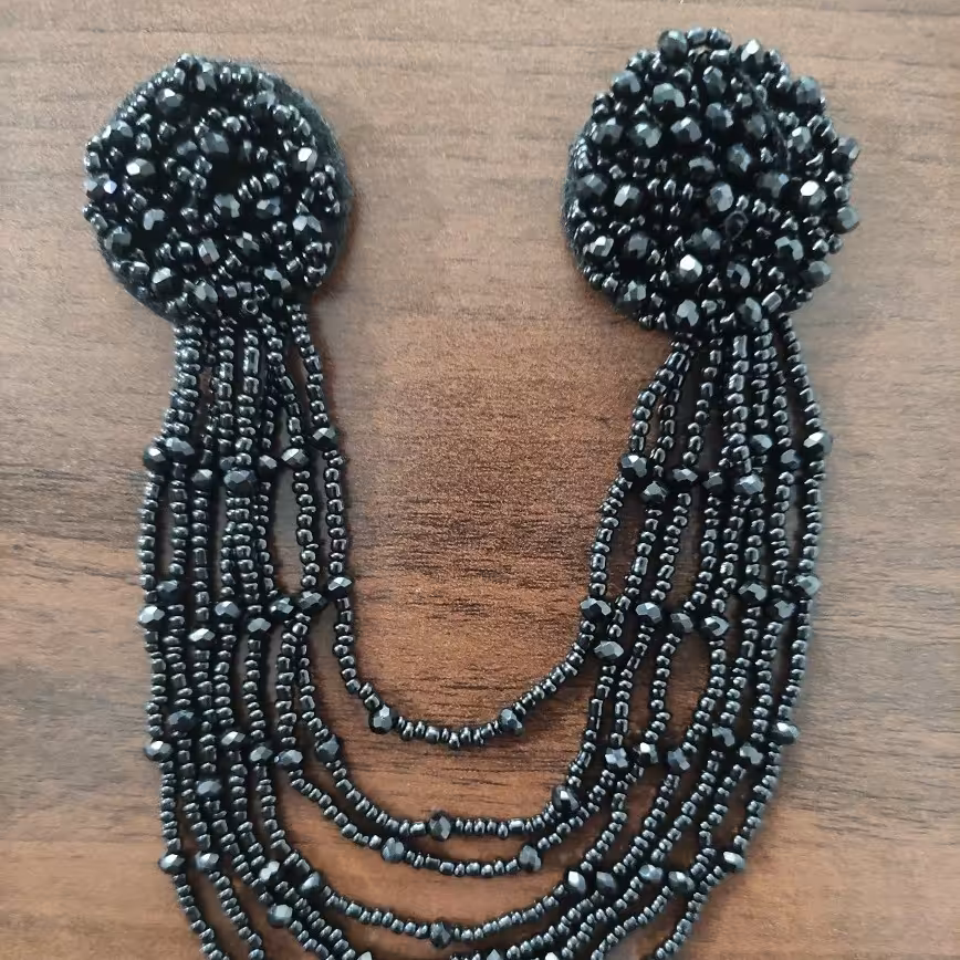 تزیین لباس خرجکار منجوق دوزی مدل گرد 