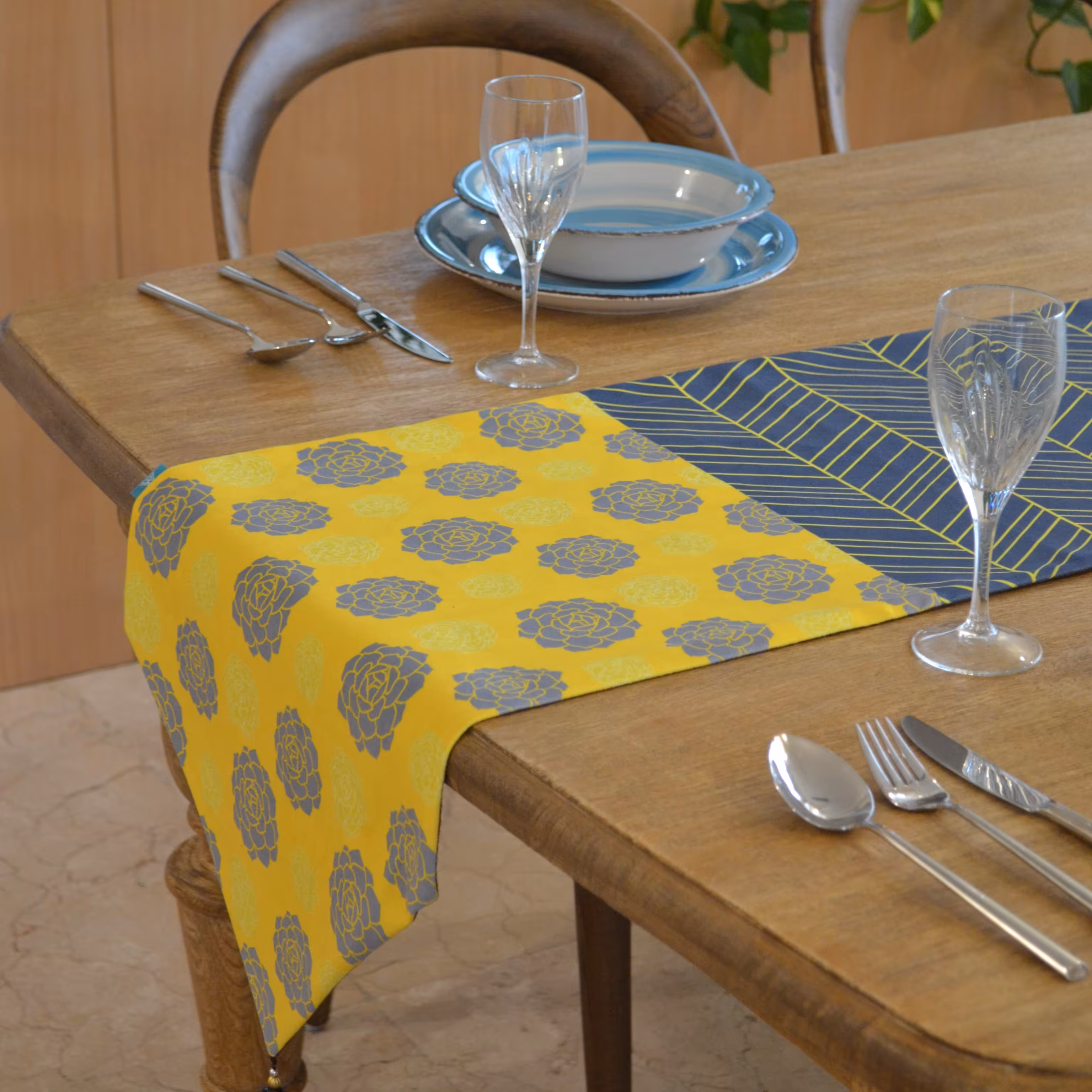 رانرجلو مبلی مخمل آستر دار طرح  گل ابریشم  35x105 منگوله دار