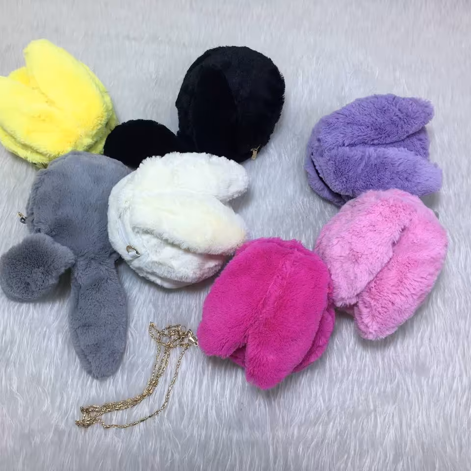 #دخترانه #خز مدل خرگوشی گوشدار با بند کامل زنجیری رنگ ثابت دهنه زیپ داخل زیپ مخفی جنس خز خارجی داخل آستر 