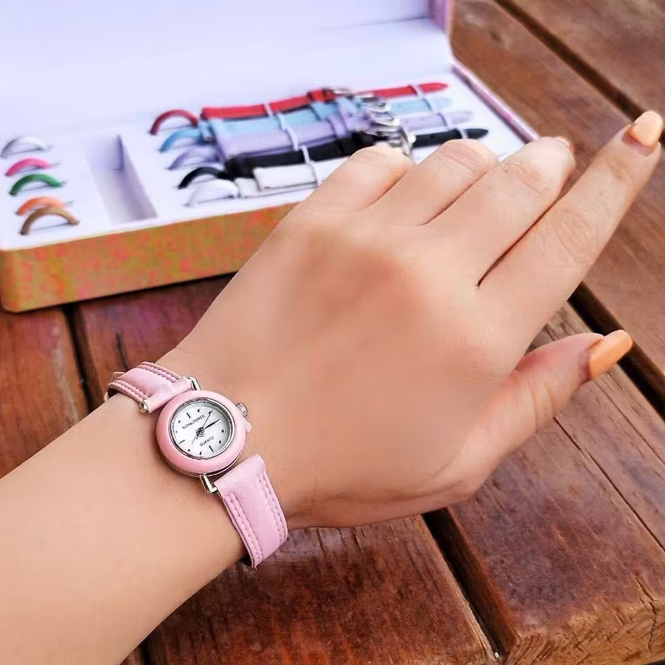 ساعت بند شش تایی
همراه با جعبه