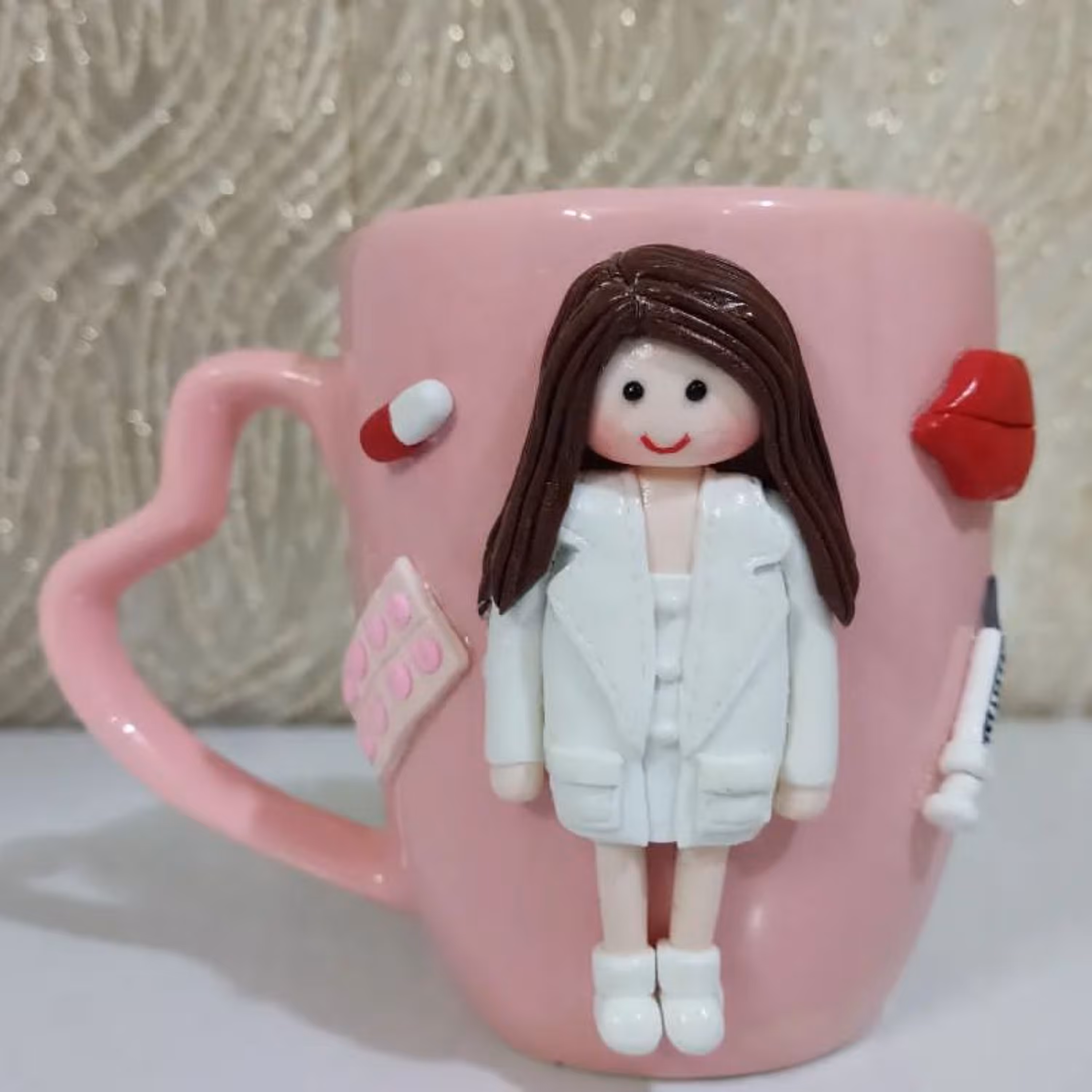 ماگ عروسکی خانم دکتر زیبایی