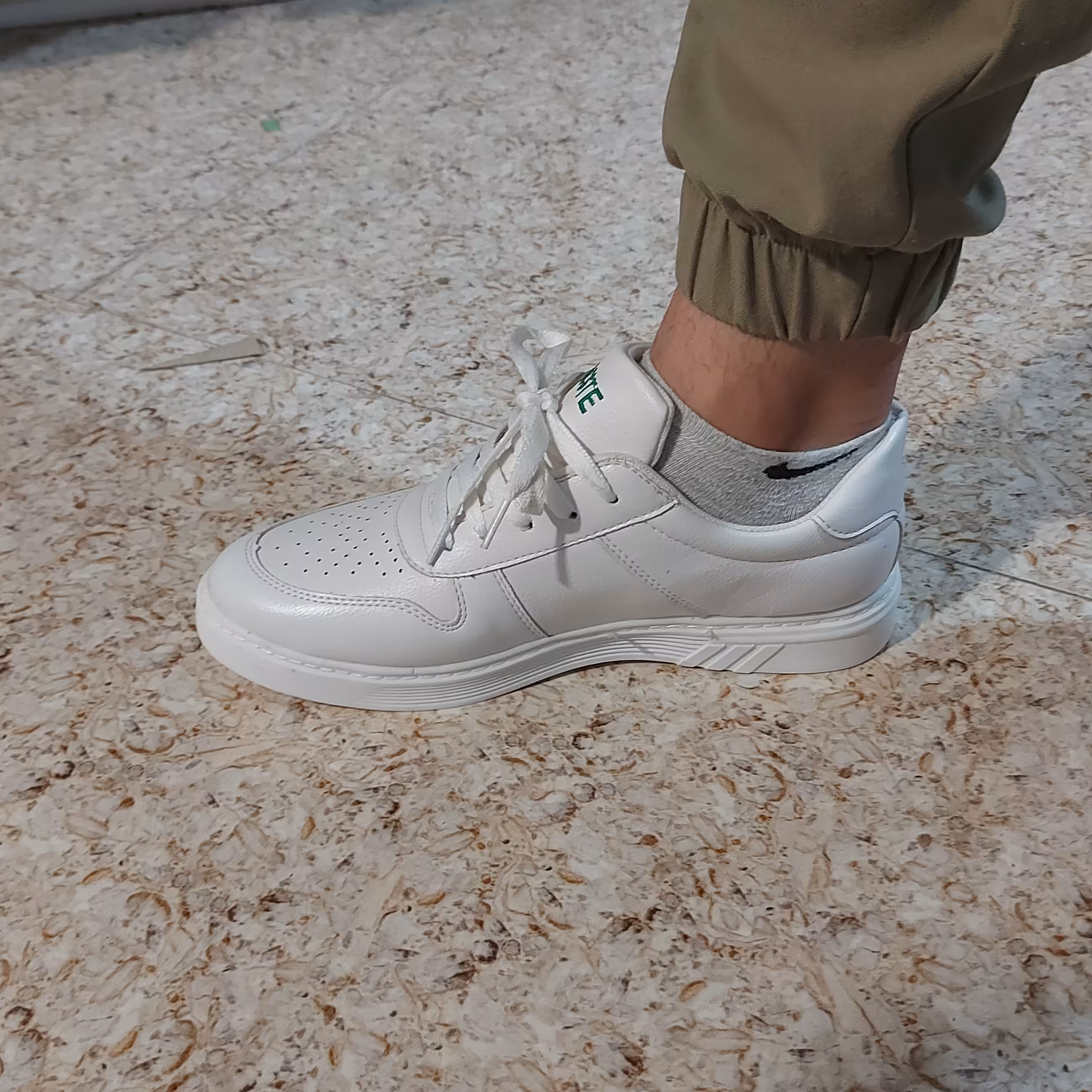 ونس لاگوست مردانه دارای سایز بندی