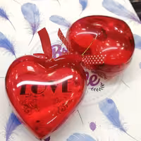 قلب کریستالی با عکسهای متفاوت و شکلاتهای قلبی