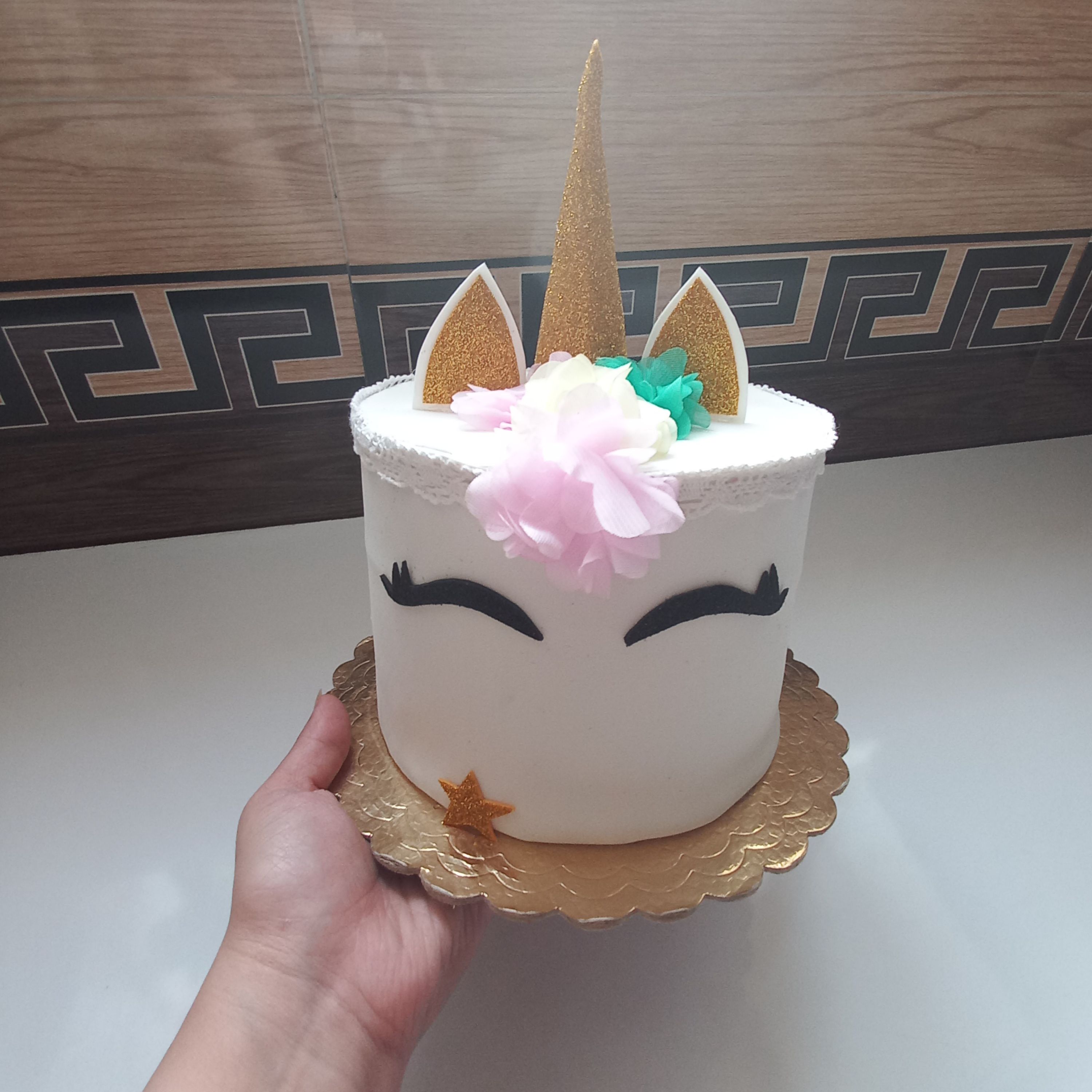 کیک اسب تک شاخ فومی برای جشن تولد و عکس آتلیه 