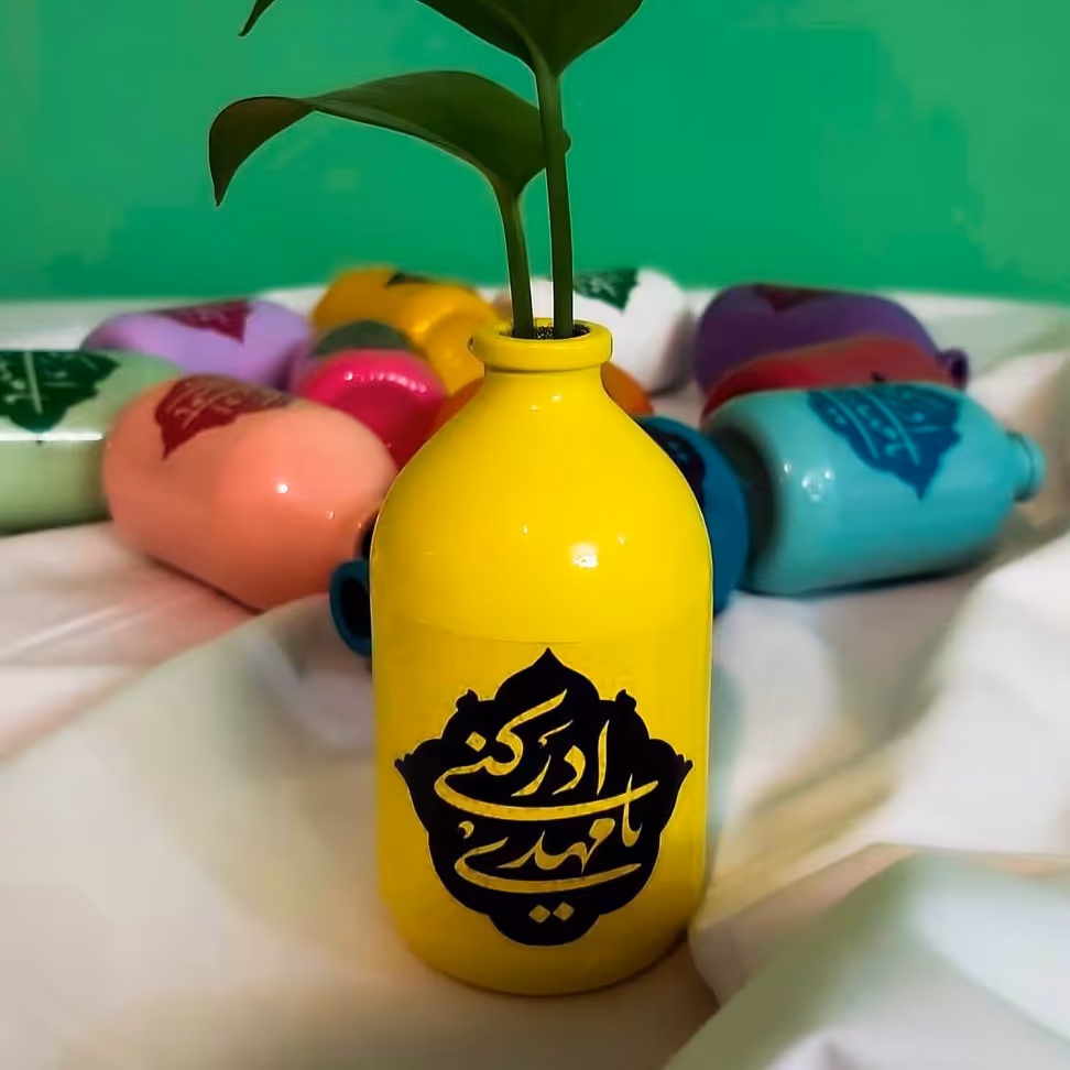 🔸گلدان رنگی رنگی 
🔸با برچسب با مهدی ادرکنی 
🔸در رنگهای مختلف 
🔸ابعاد:5*10
🔸مناسب جهت هدیه دادن