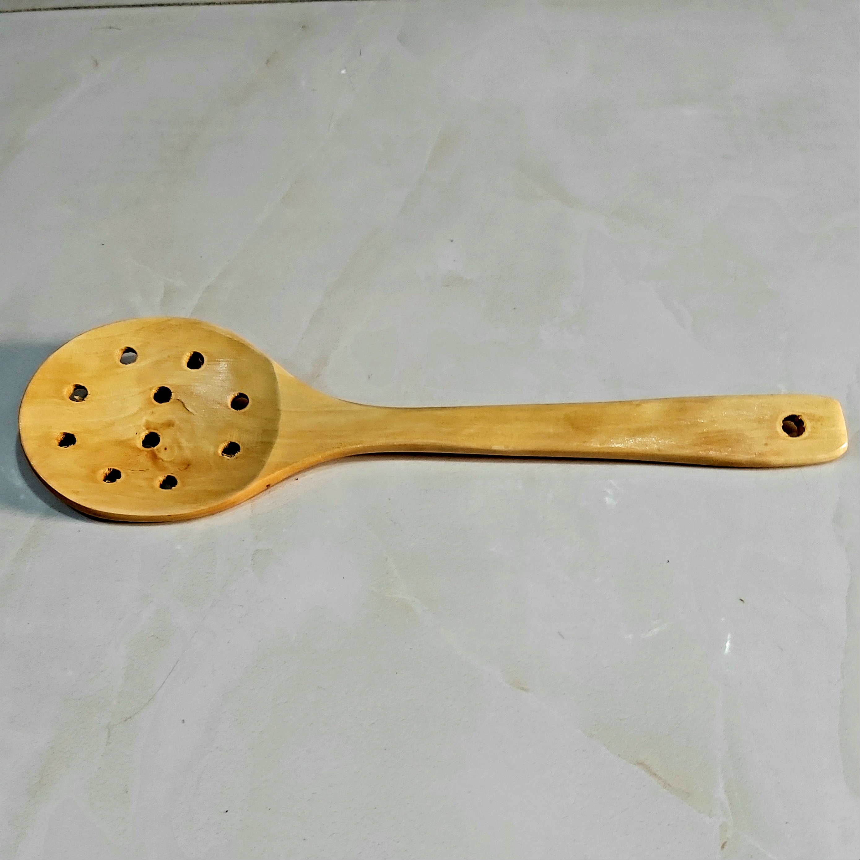 کفگیرچوبی گرد سوراخ دار