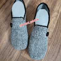 پاپوش  بافتنی مردانه دکمه دار  بافته شده با کاموا اکریل تاب بافتی یک دست و محکم