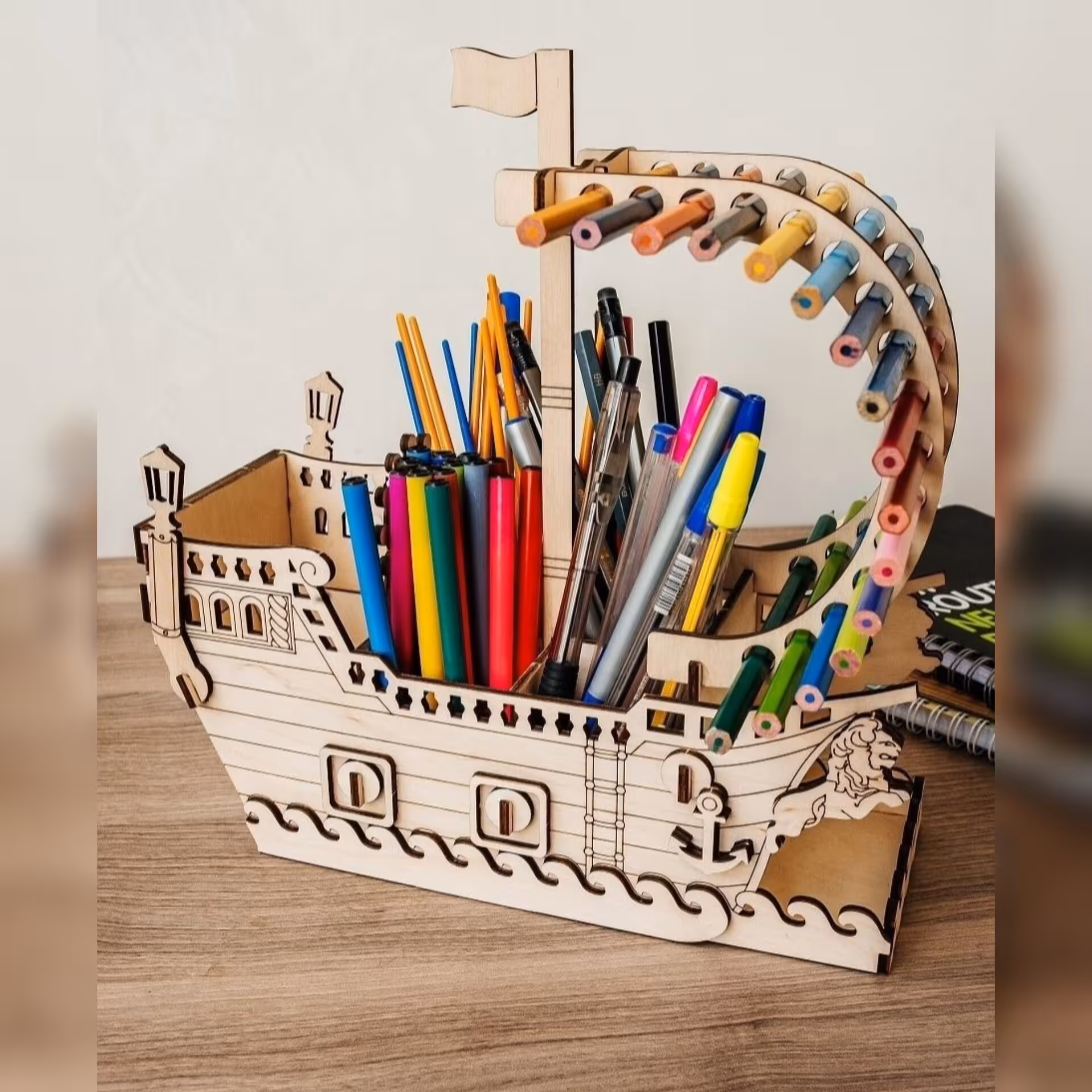 جامدادی و مداد رنگی رومیزی طرح کشتی کد 1 رنگ سبز