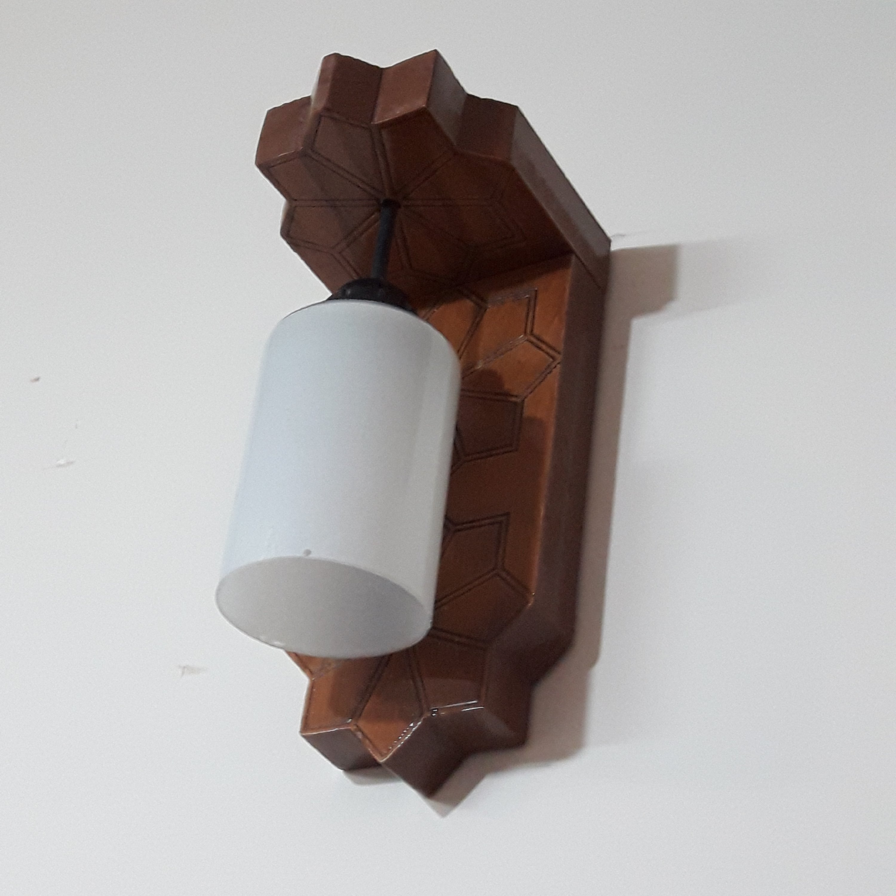چراغ چوبی دیوارکوب طرح سنتی تک شعله
