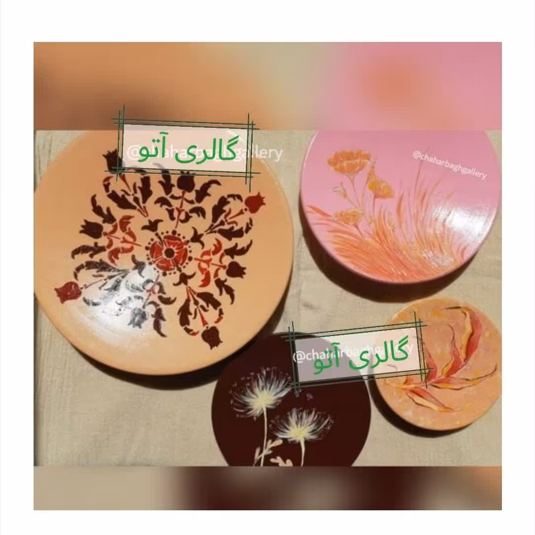 ست دیوارکوب کرمی و زرشکی زمینه زرشکی