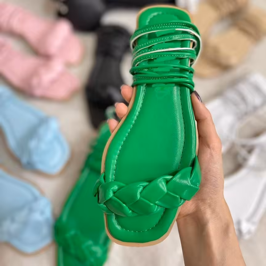 صندل جدید
بسیار شیک خوشپا راحت
سایز 37 تا 40
رنگ کرم مشکی سفید سبز