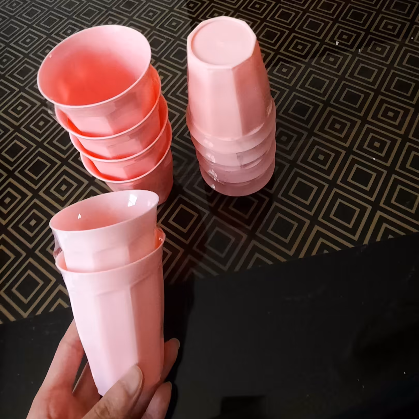 لیوان پلاستیکی نشکن جفتی فقط ده تومن 