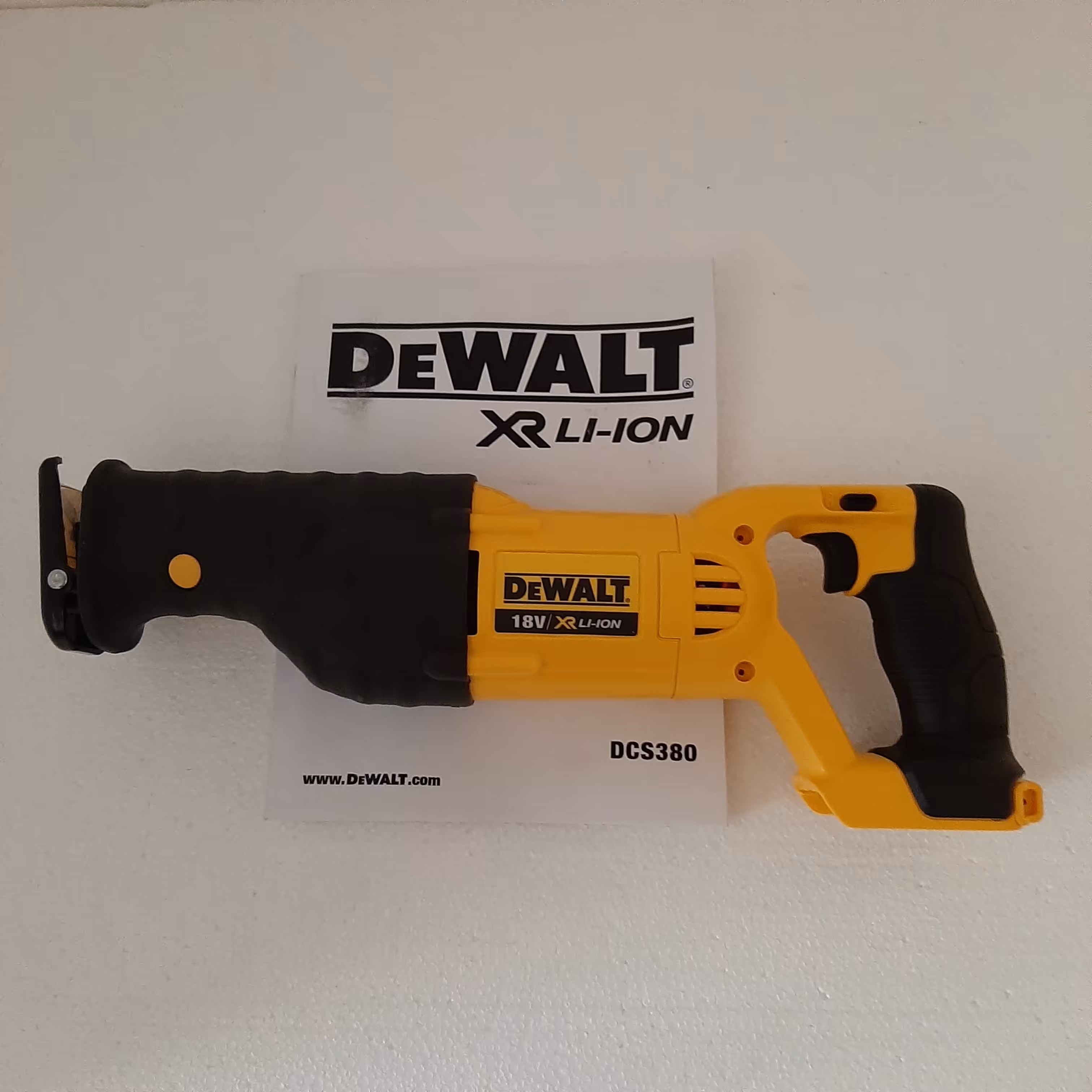 اره افقی بر شارژی دیوالت مدل dcs380  بدون باتری و شارژر