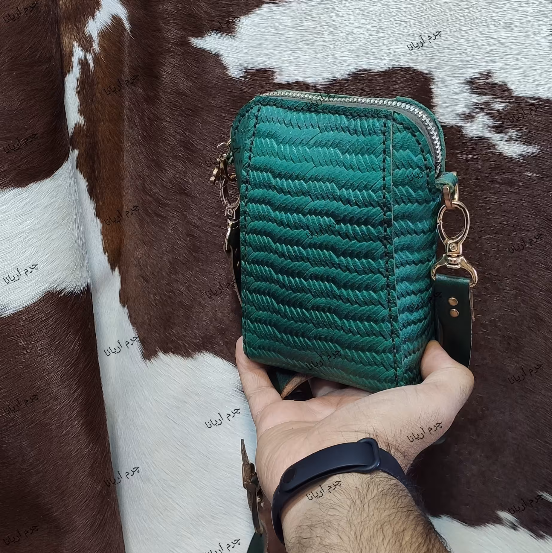 کیف مینی مال چرمی زنانه . دوخته شده با چرم بزی اعلا و نخ موم زده
