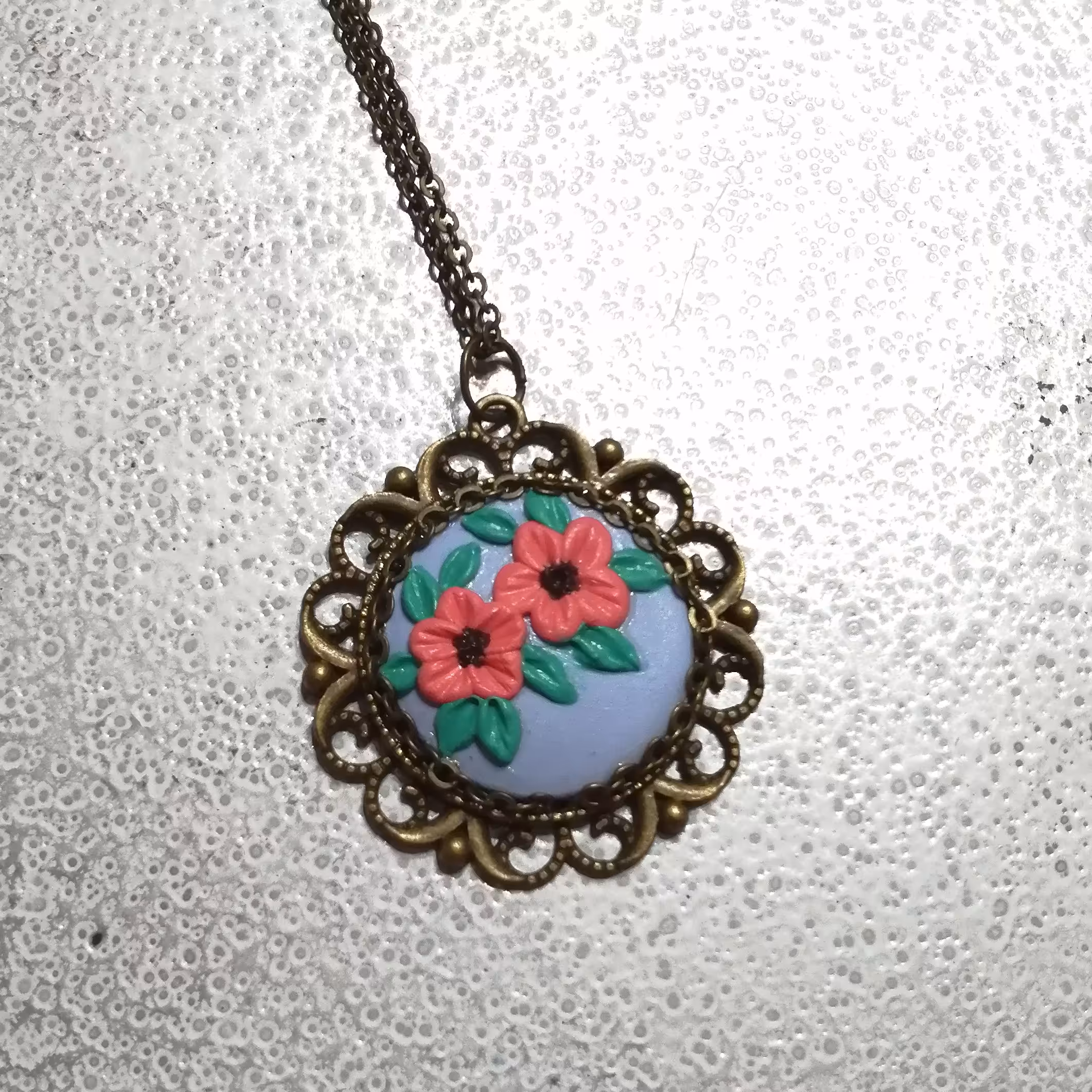 گردنبند فلزی با تزیین خمیر