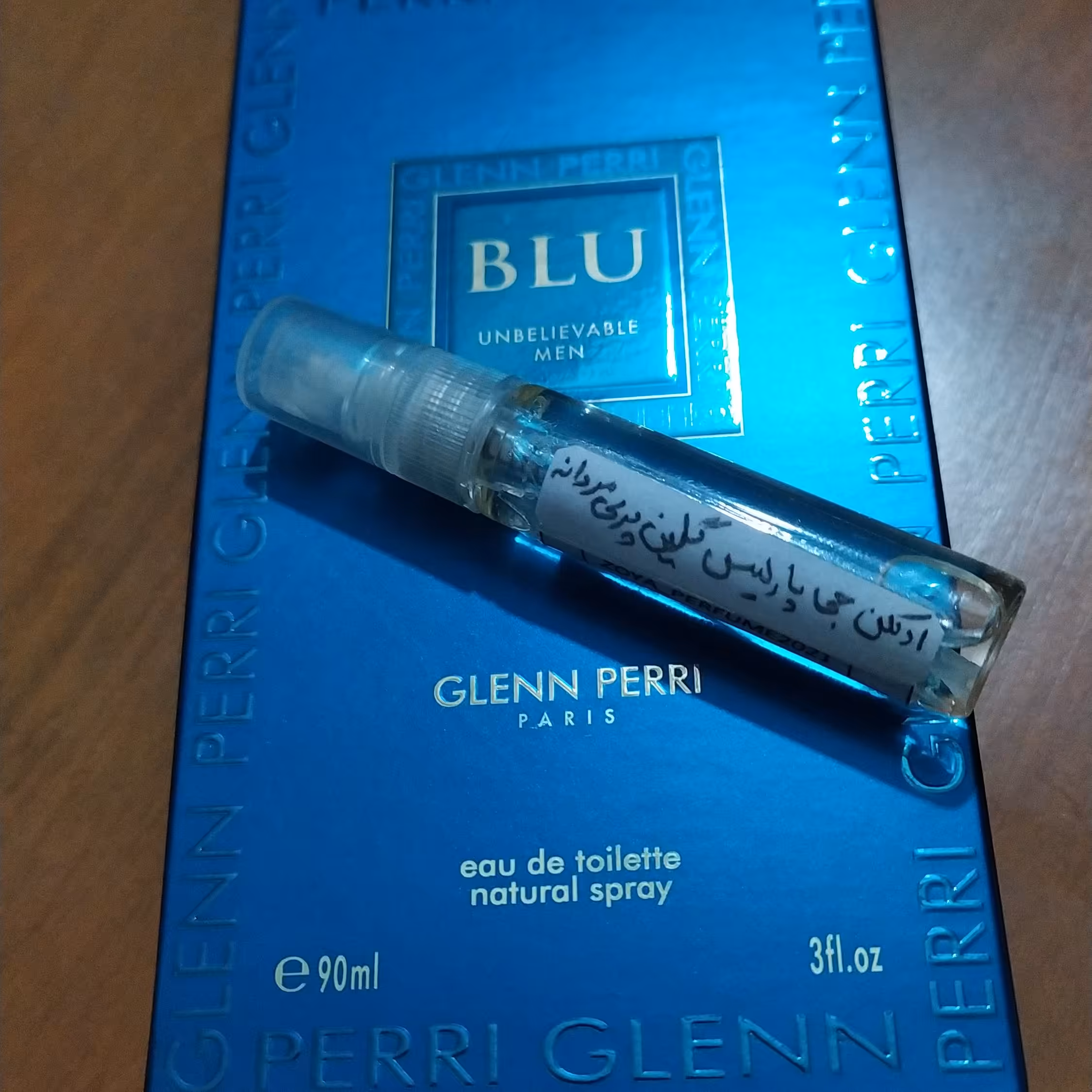 یک شیشه دکانت 10 میلی از  ادکلن اورجینال جی پارلیس گلین پری BLU مردانه، بسیار خوش پوش