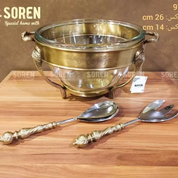 سوفله سالاد  با قاشق چنگال