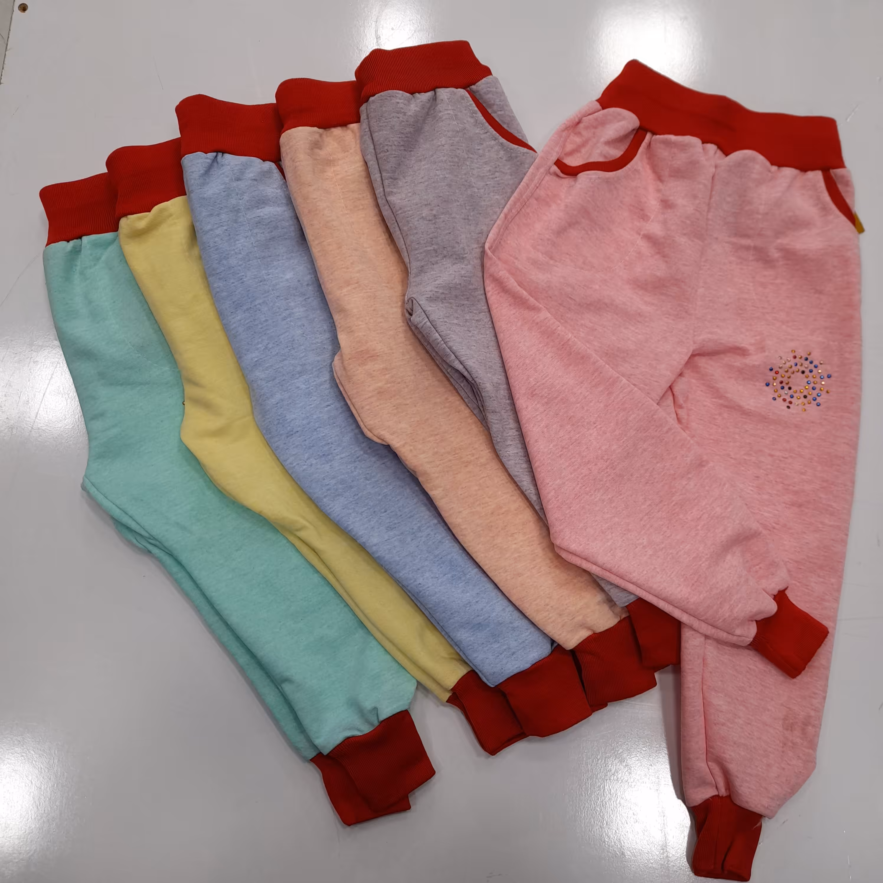 شلوار راحتی دخترانه رنگی قیمت عالی، مناسب فصل 