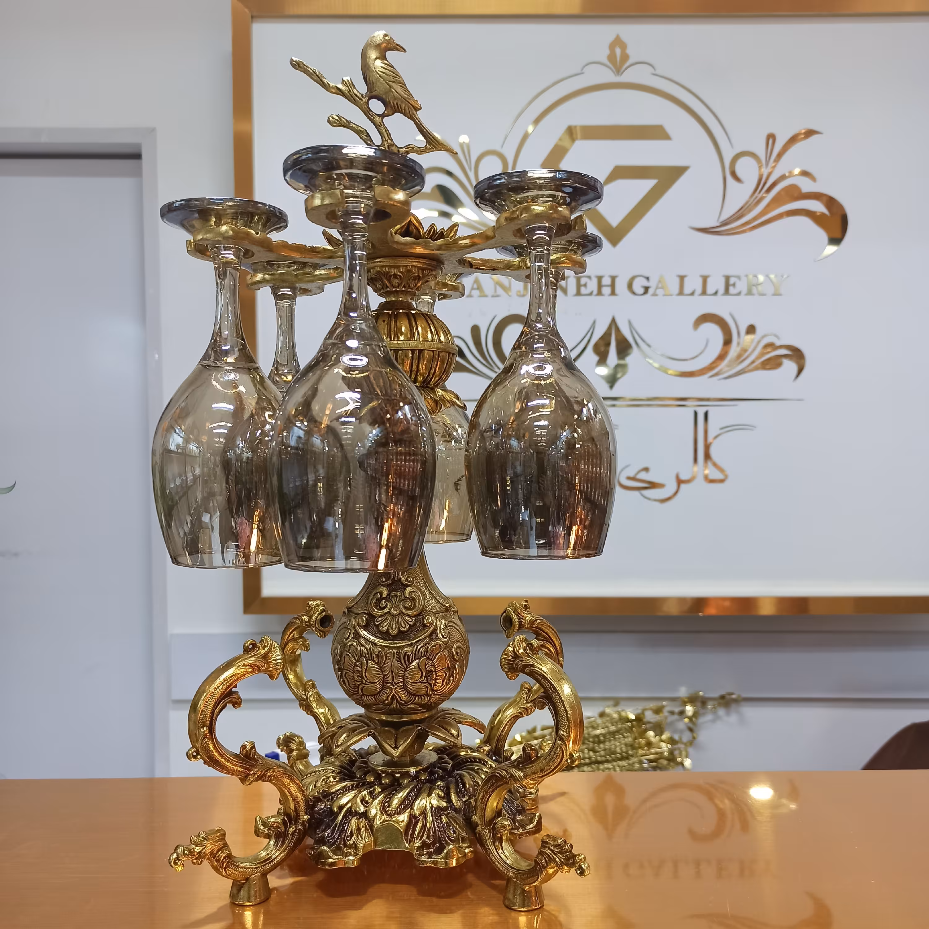 پایه فلزی و جام 