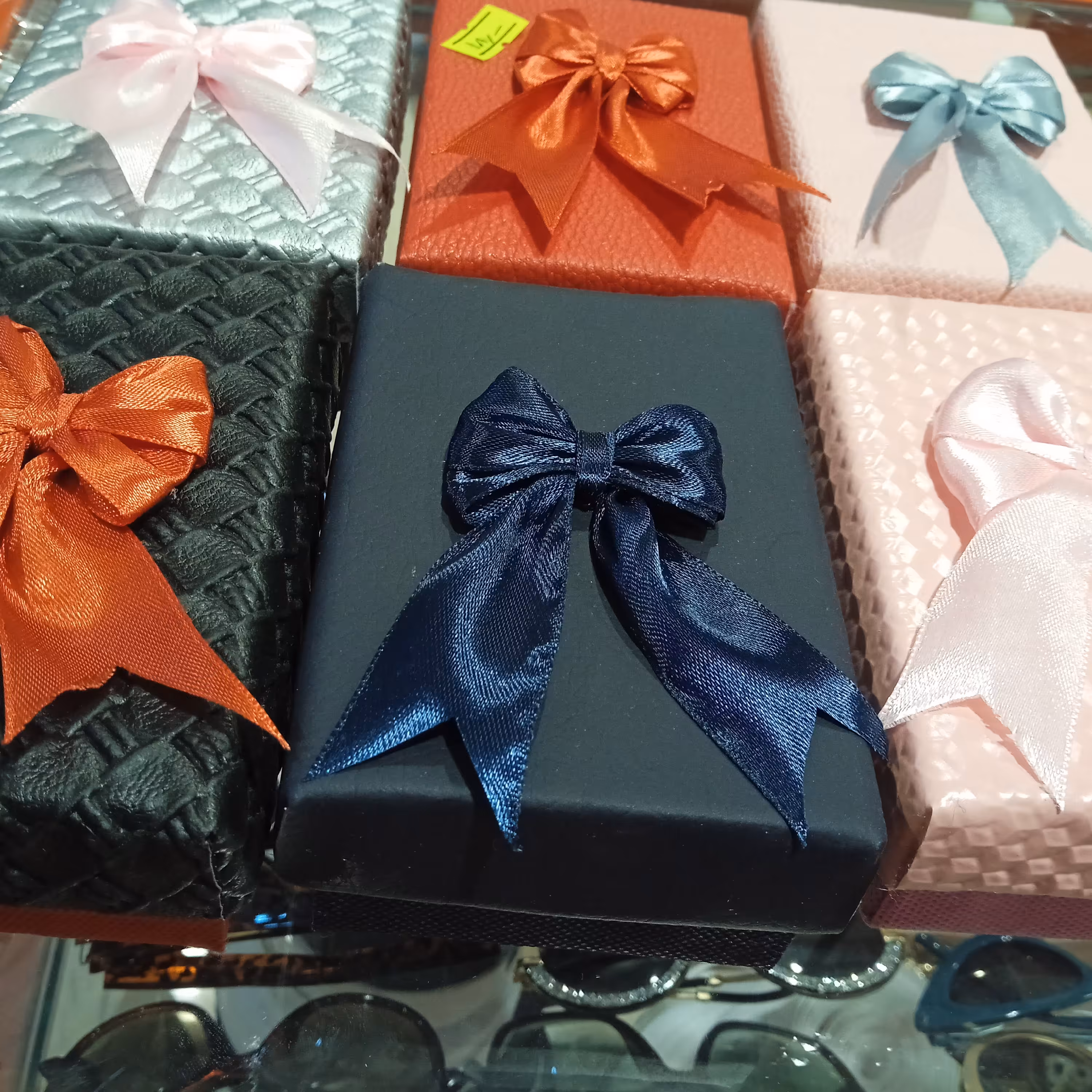 جعبه کادویی طرح دار و ساده 