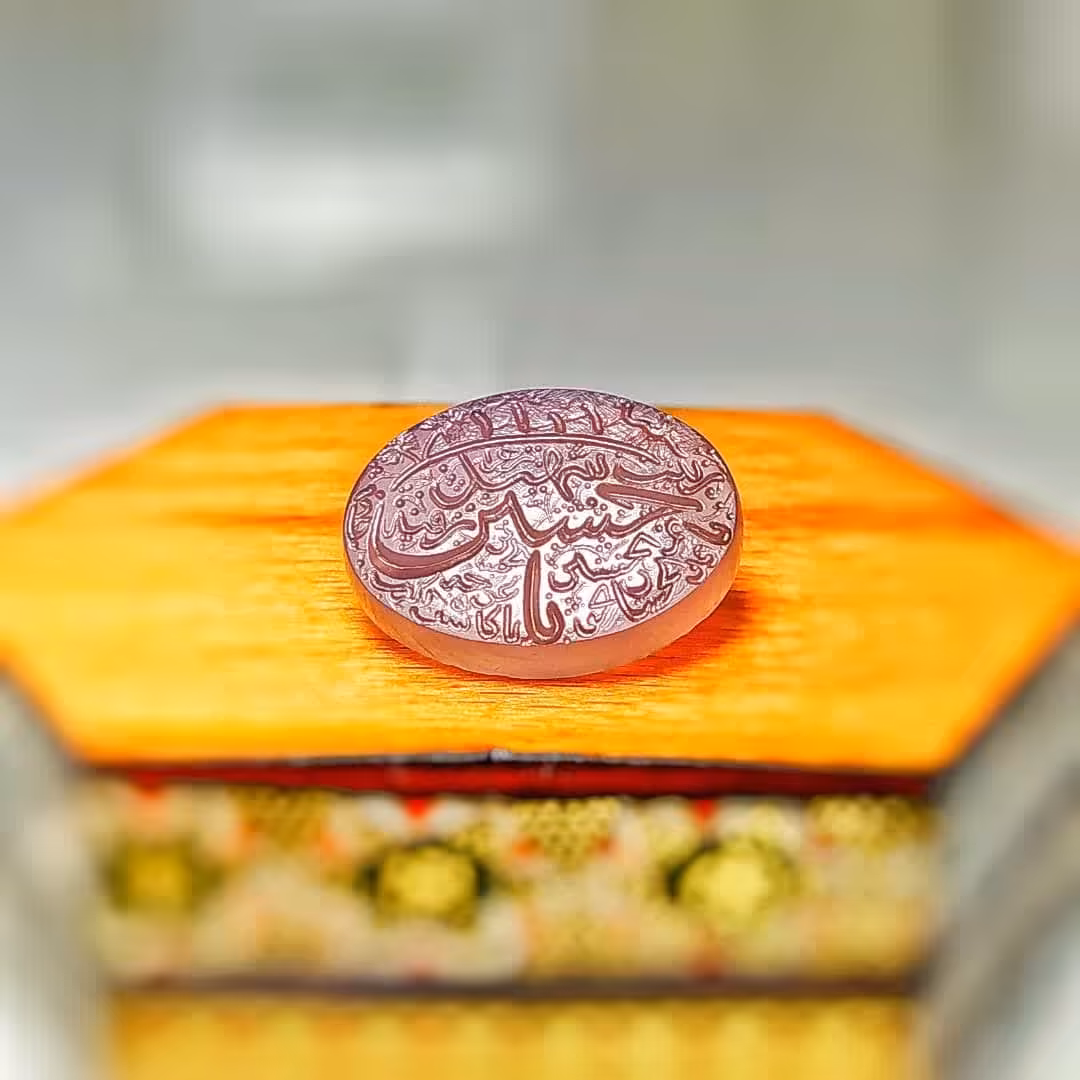 حکاکی یاحسین با ریزنویسی یاقدیم الاحسان بحق الحسین...توسط حکاک جوان