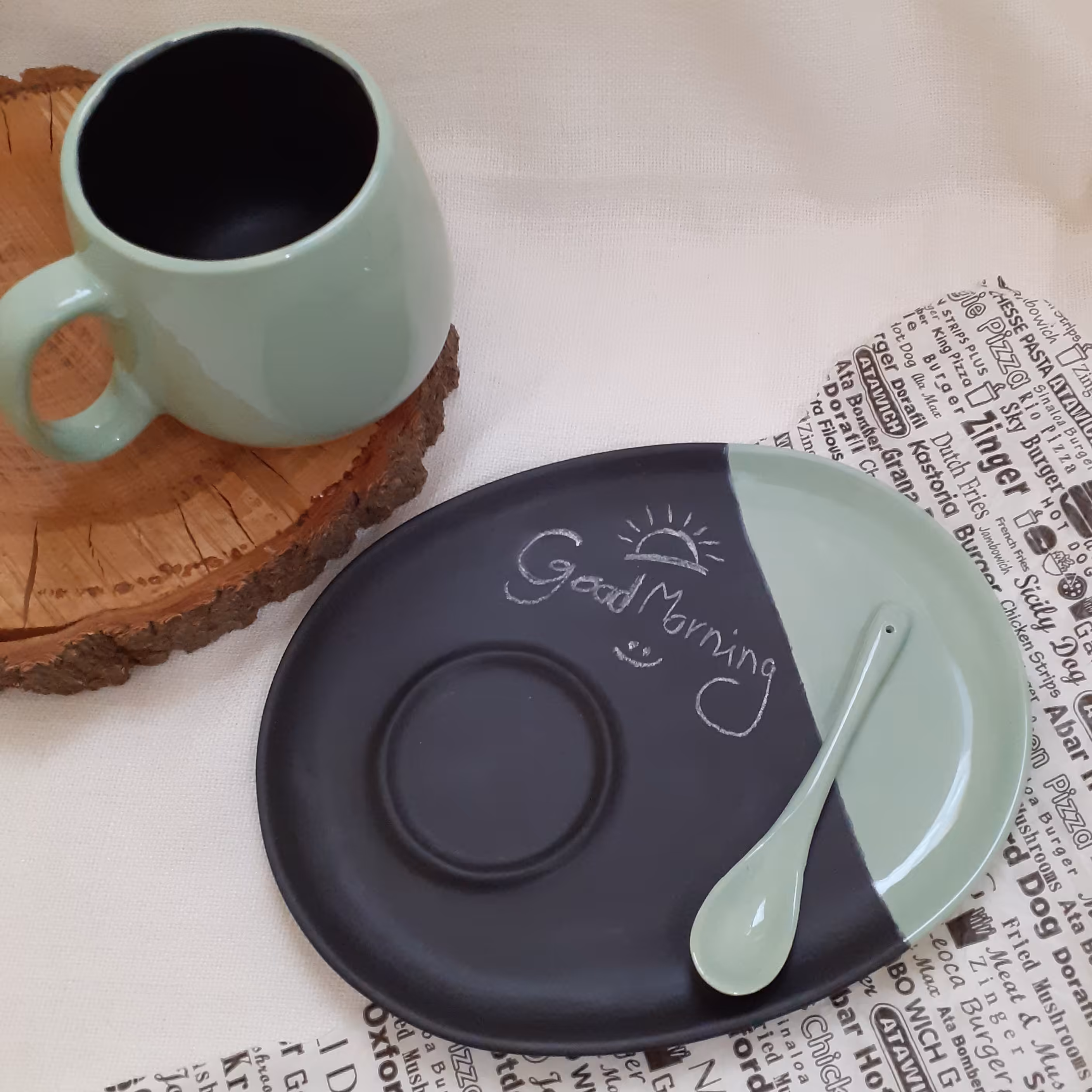 ماگ و پیش دستی سرامیکی مدل تخته سیاه جذاب و زیبا 