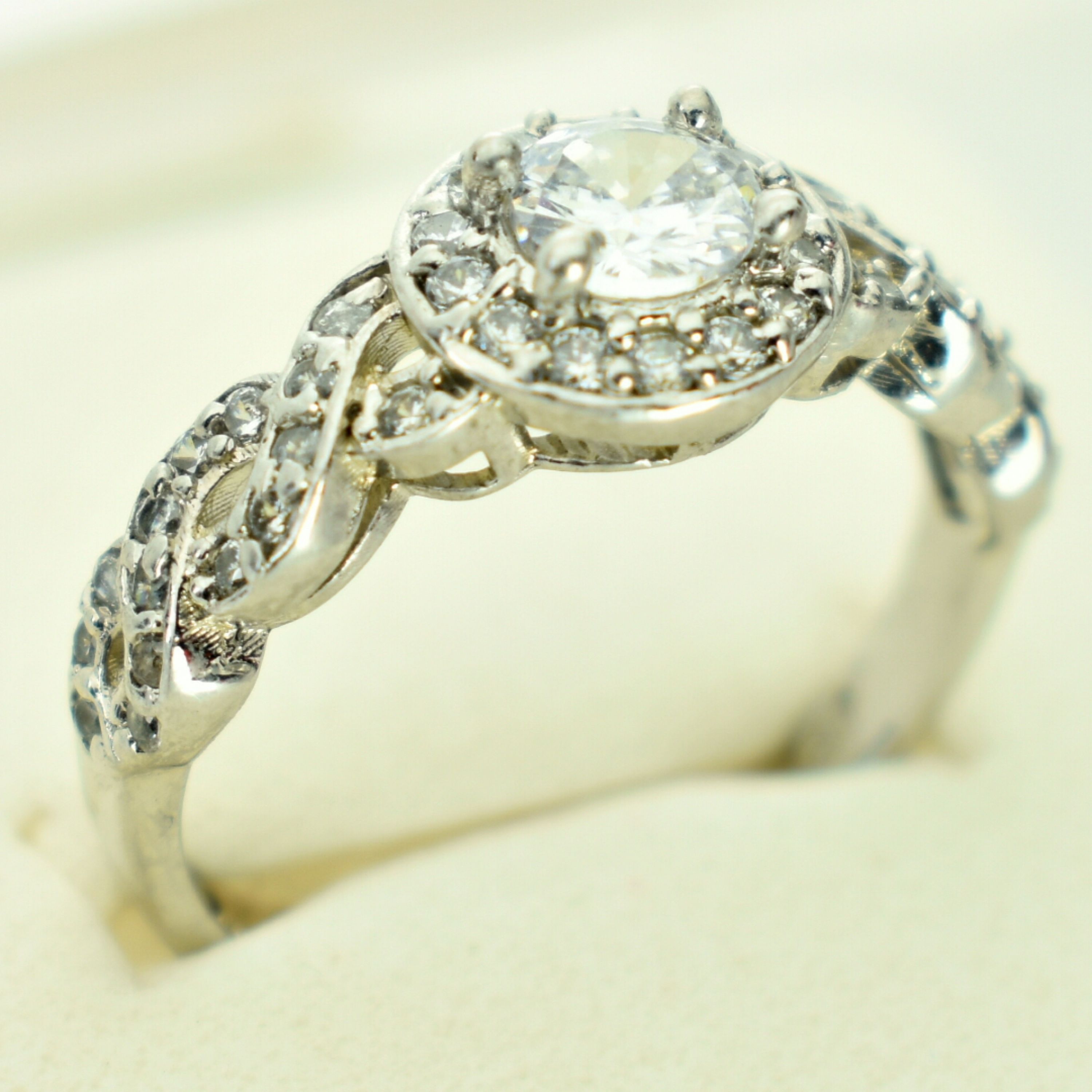 انگشتر نقره زنانه سولیتر عیار 925 آبکاری رودیوم کد 431 Z