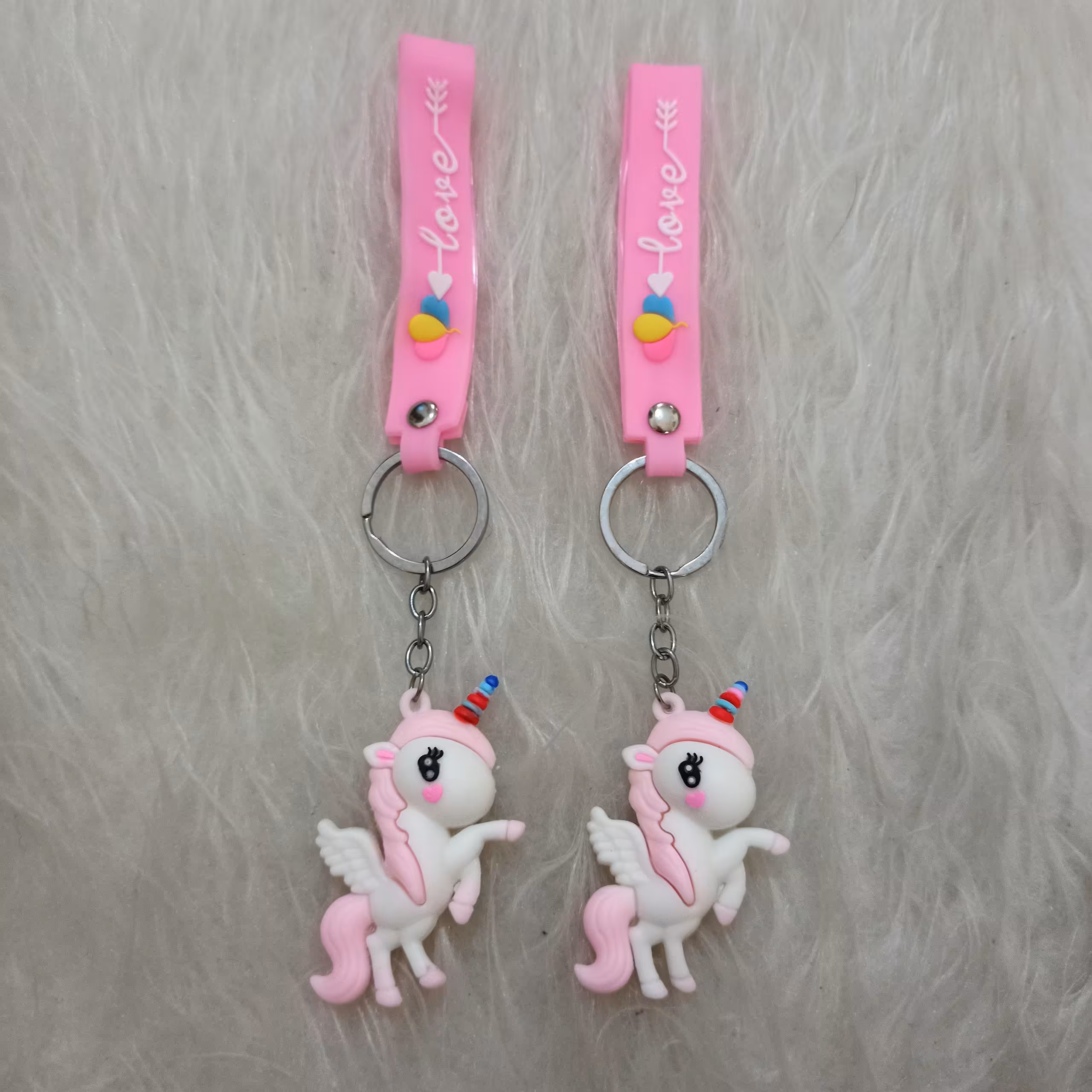 جاکلیدی فانتزی. طرح یونیکورن. جنس سیلیکونی. رنگ صورتی.ارسال سریع.بسته بندی شیک.اشانتیون